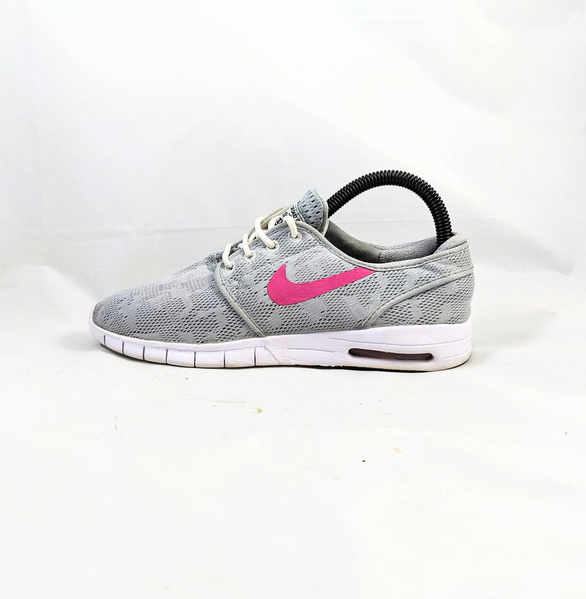 Where to Find the Best Deals on Nike Used Shoes Zakheerah