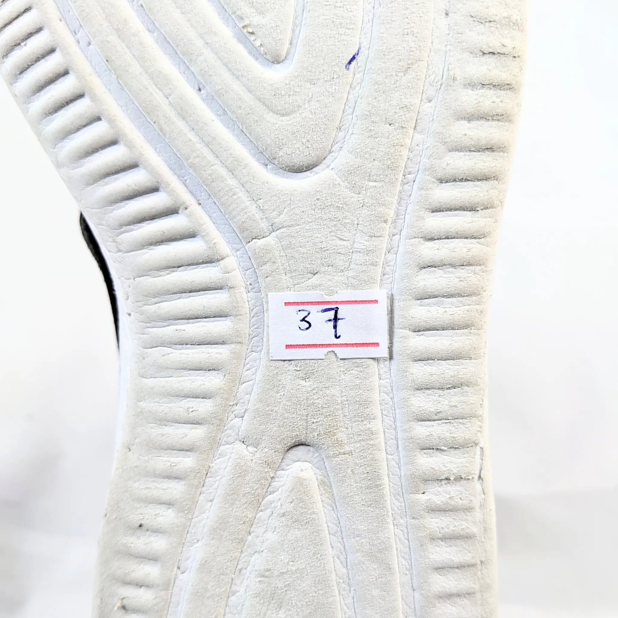 أحذية الجري السوداء