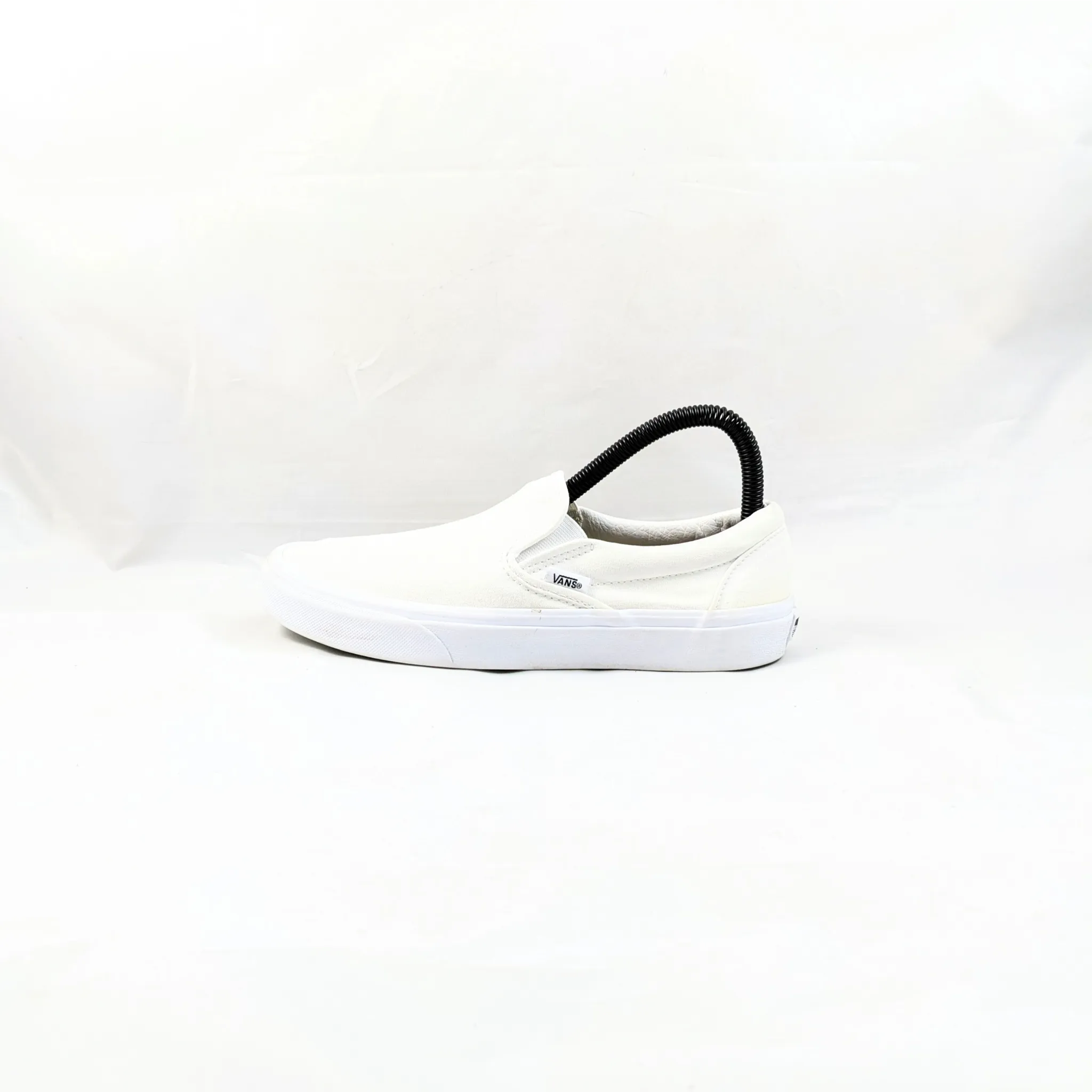 عربات بيضاء SlipOns