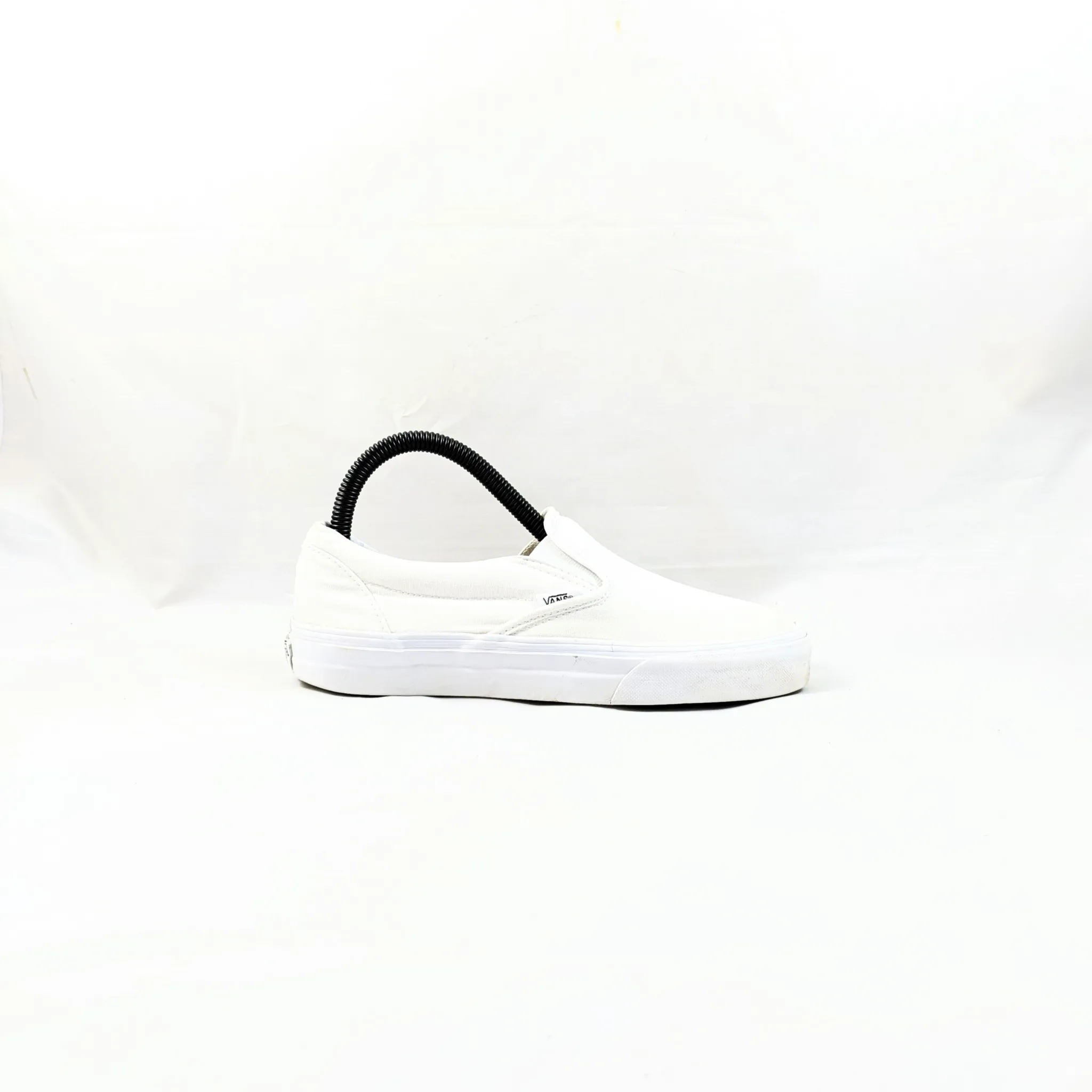 عربات بيضاء SlipOns