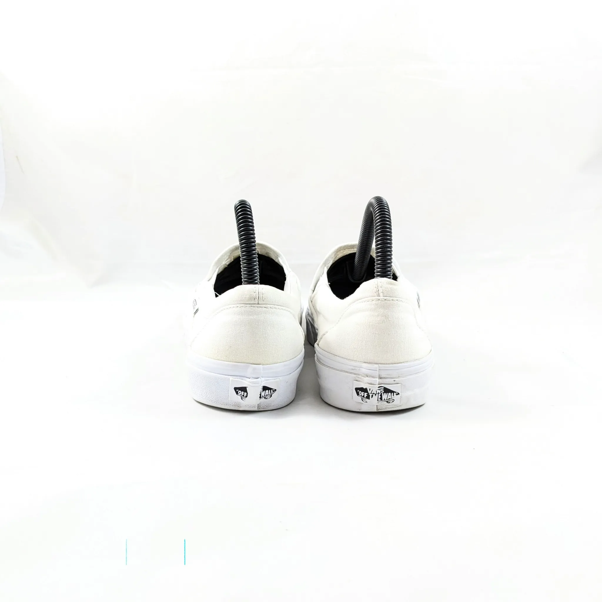 عربات بيضاء SlipOns