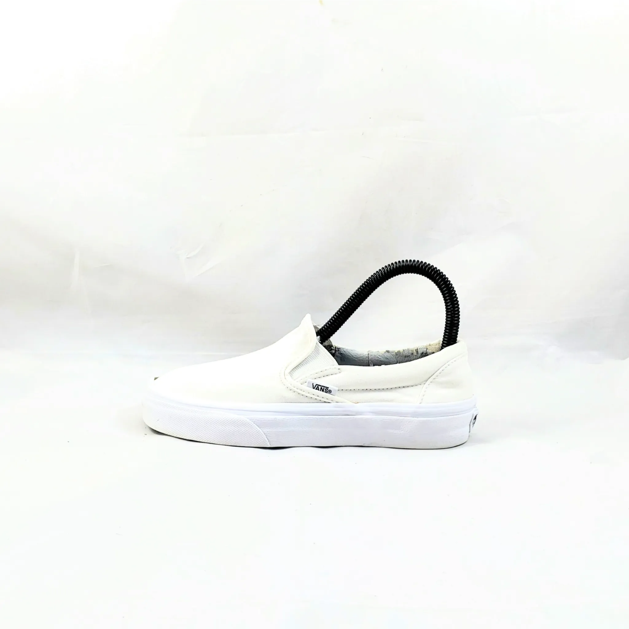 عربات بيضاء SlipOns