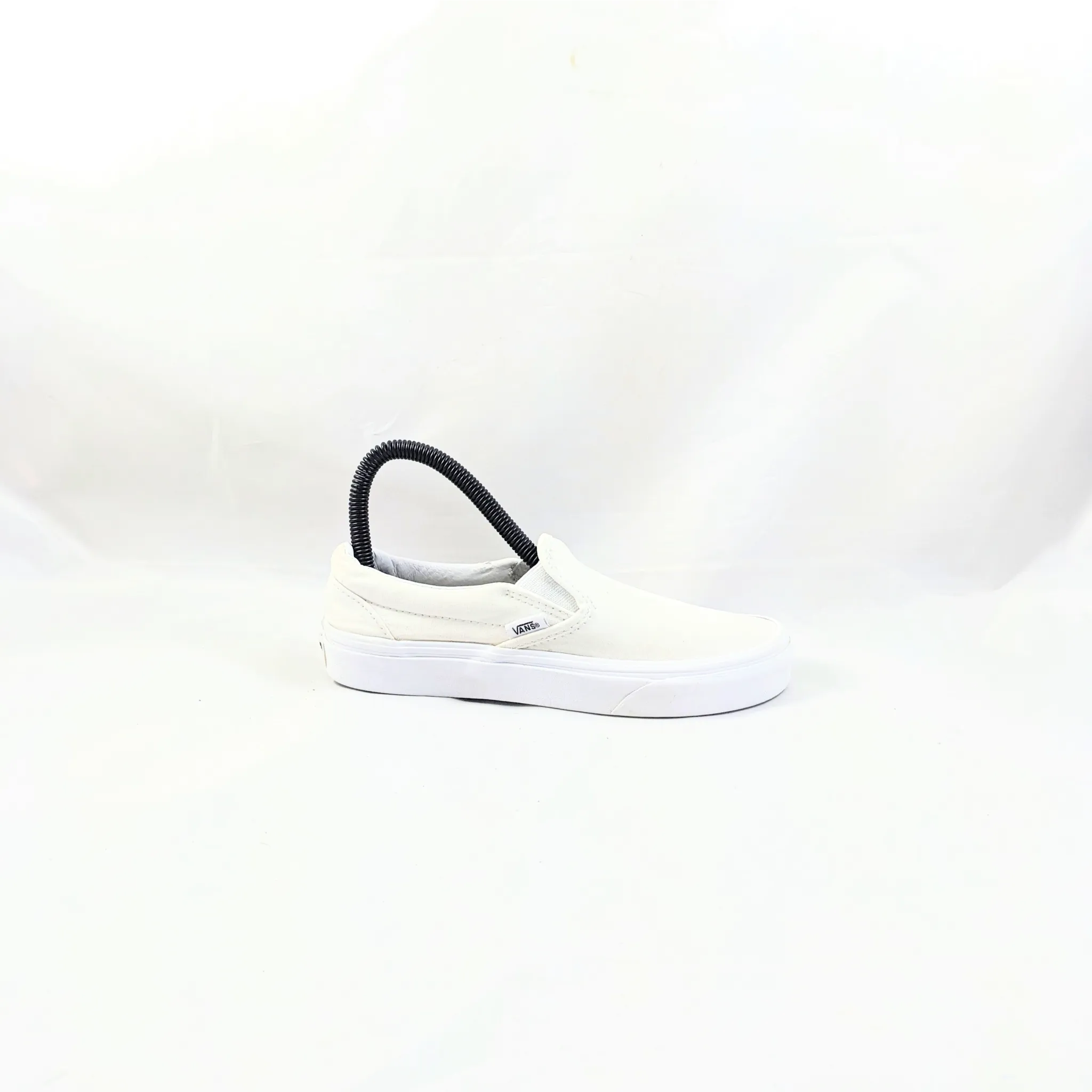 عربات بيضاء SlipOns