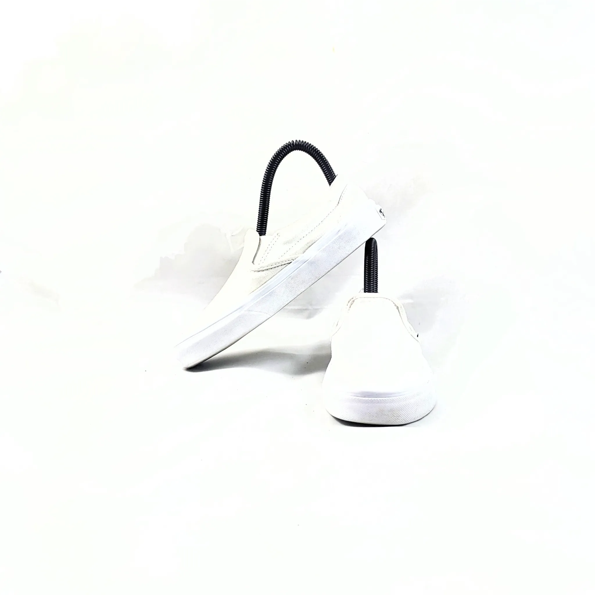 عربات بيضاء SlipOns
