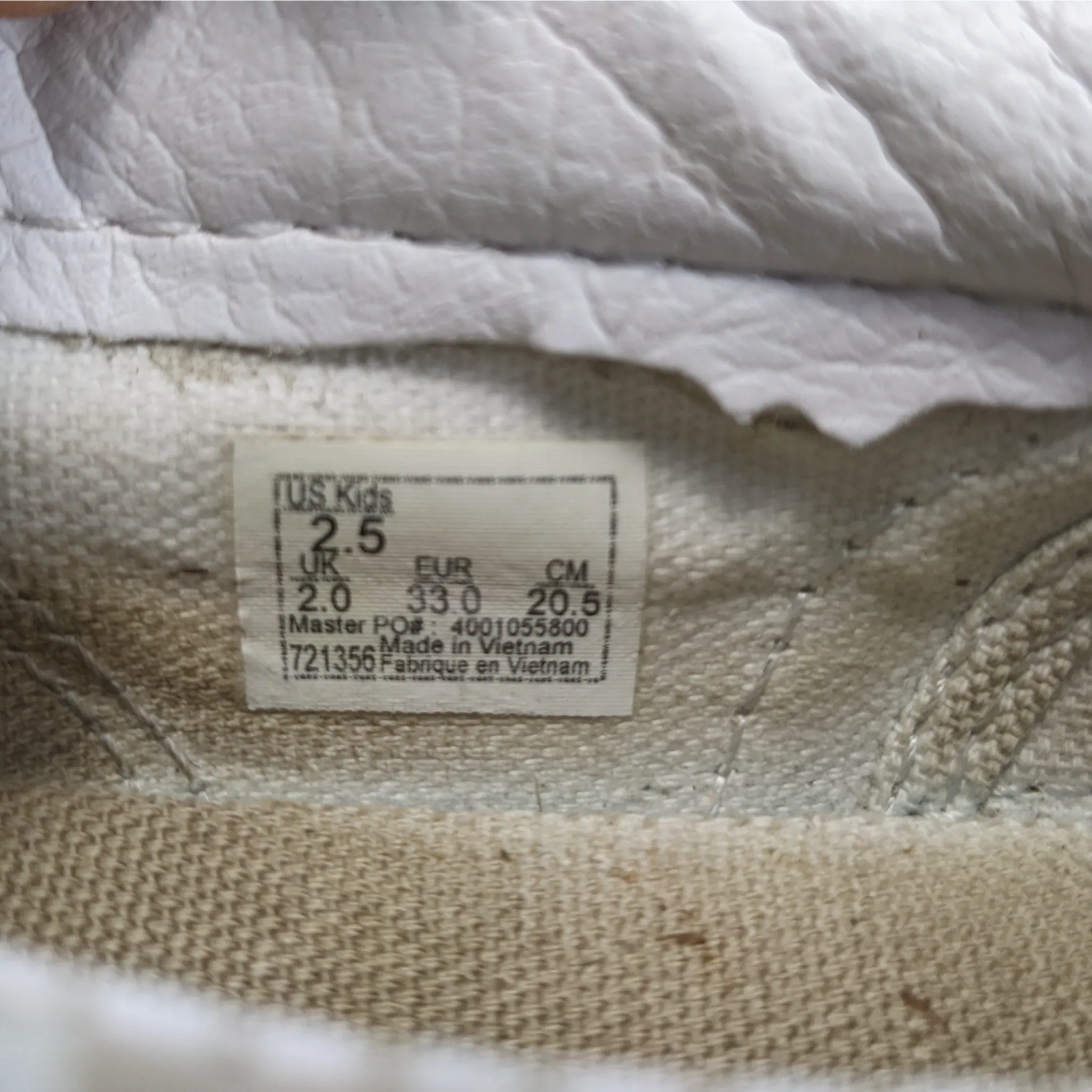 عربات بيضاء SlipOns