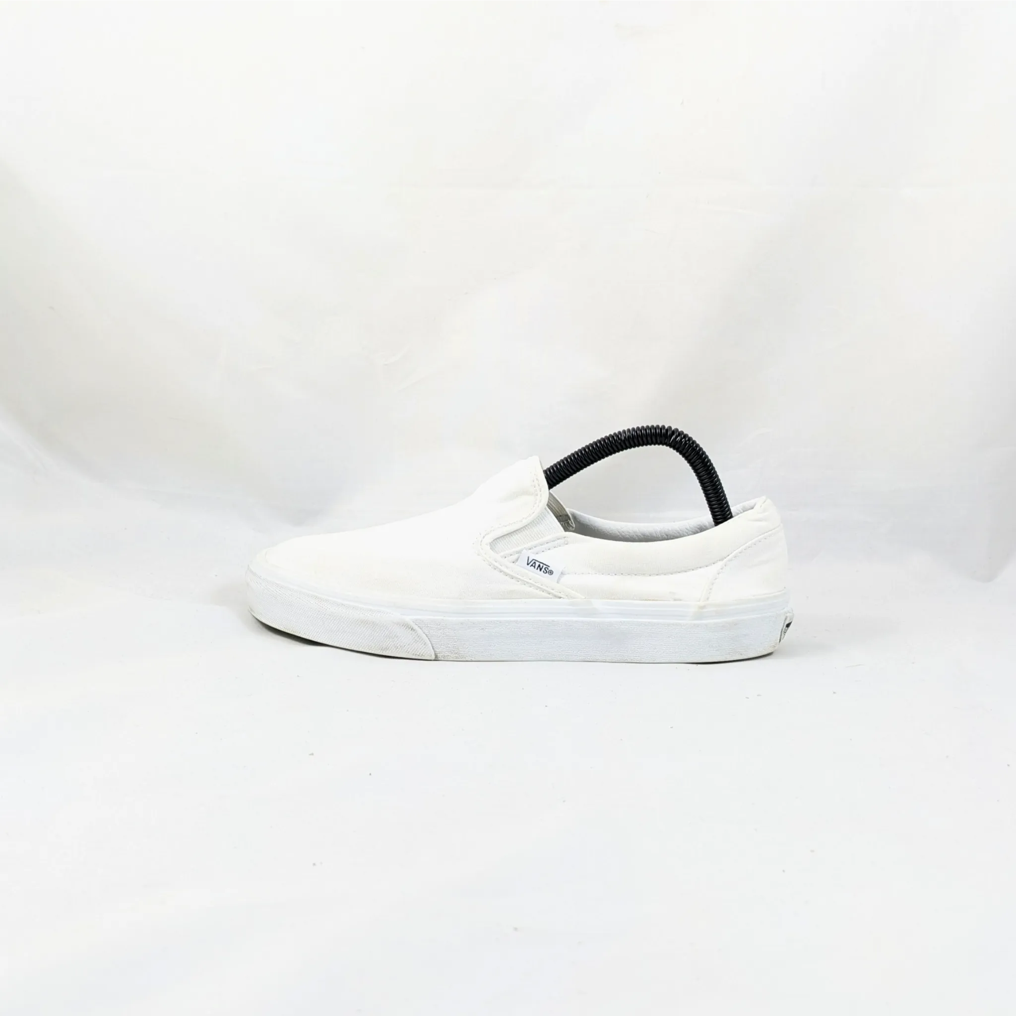 عربات بيضاء Slipons