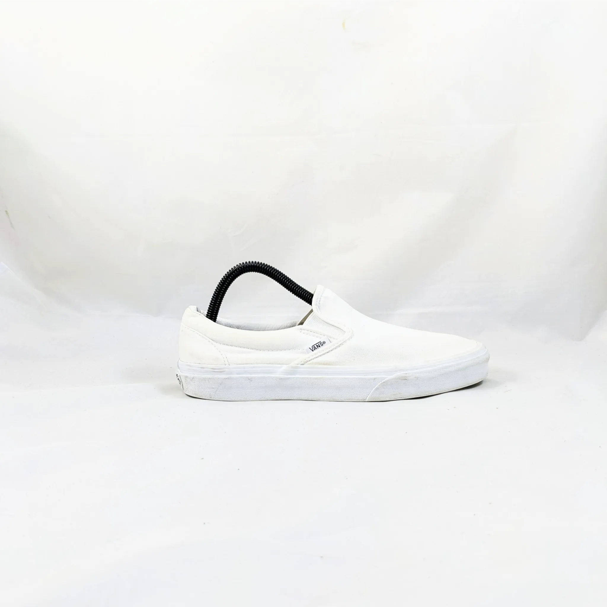 عربات بيضاء Slipons