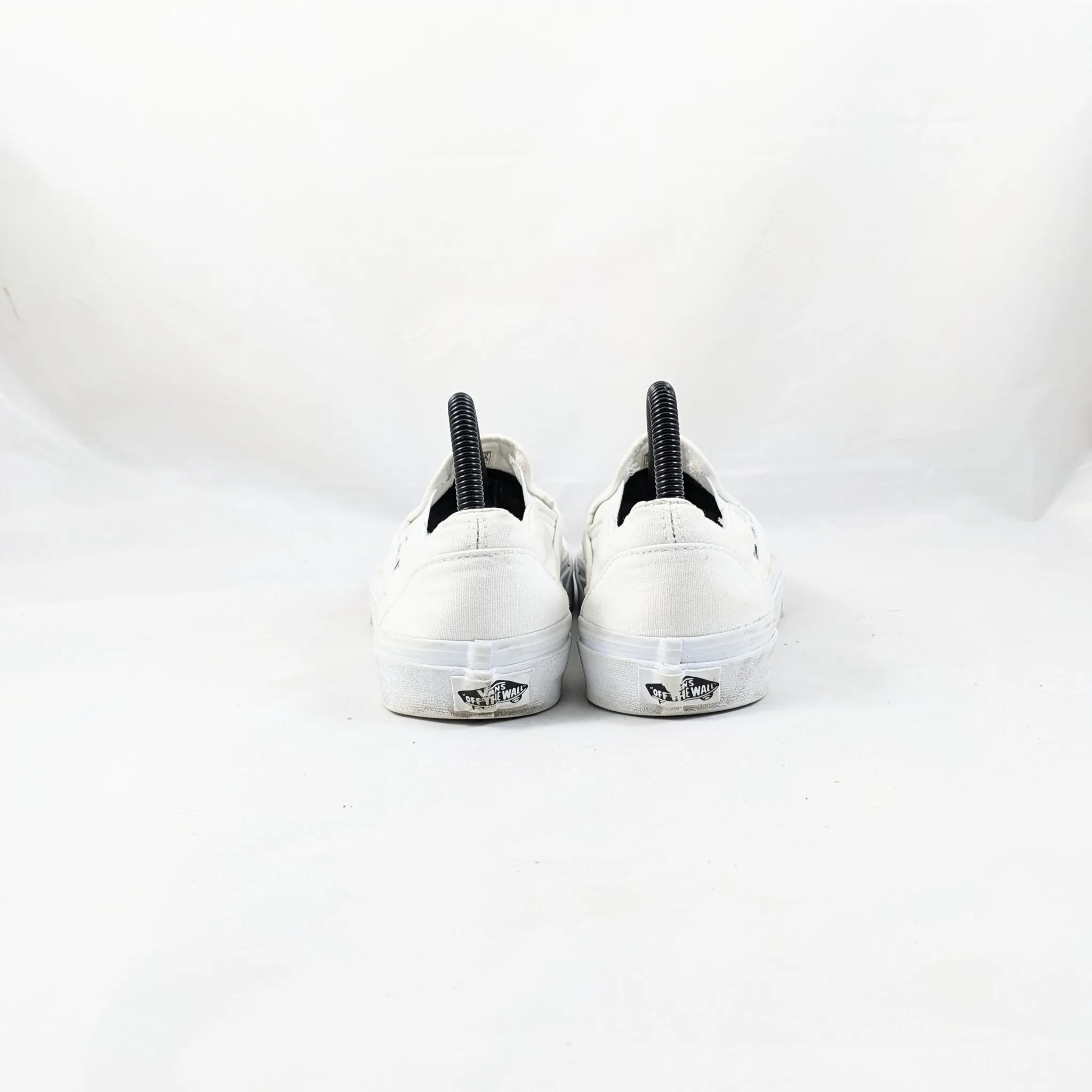 عربات بيضاء Slipons