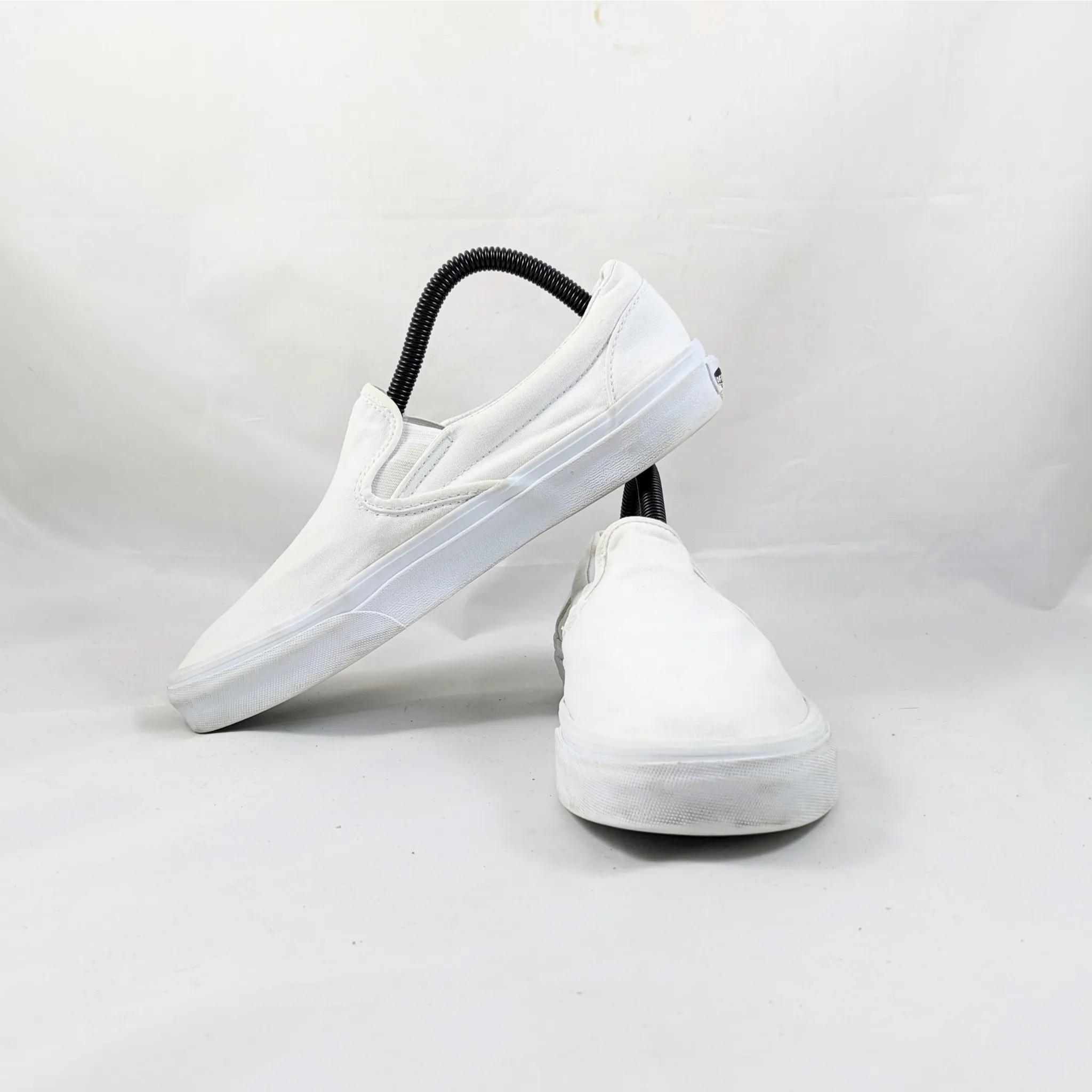 عربات بيضاء Slipons