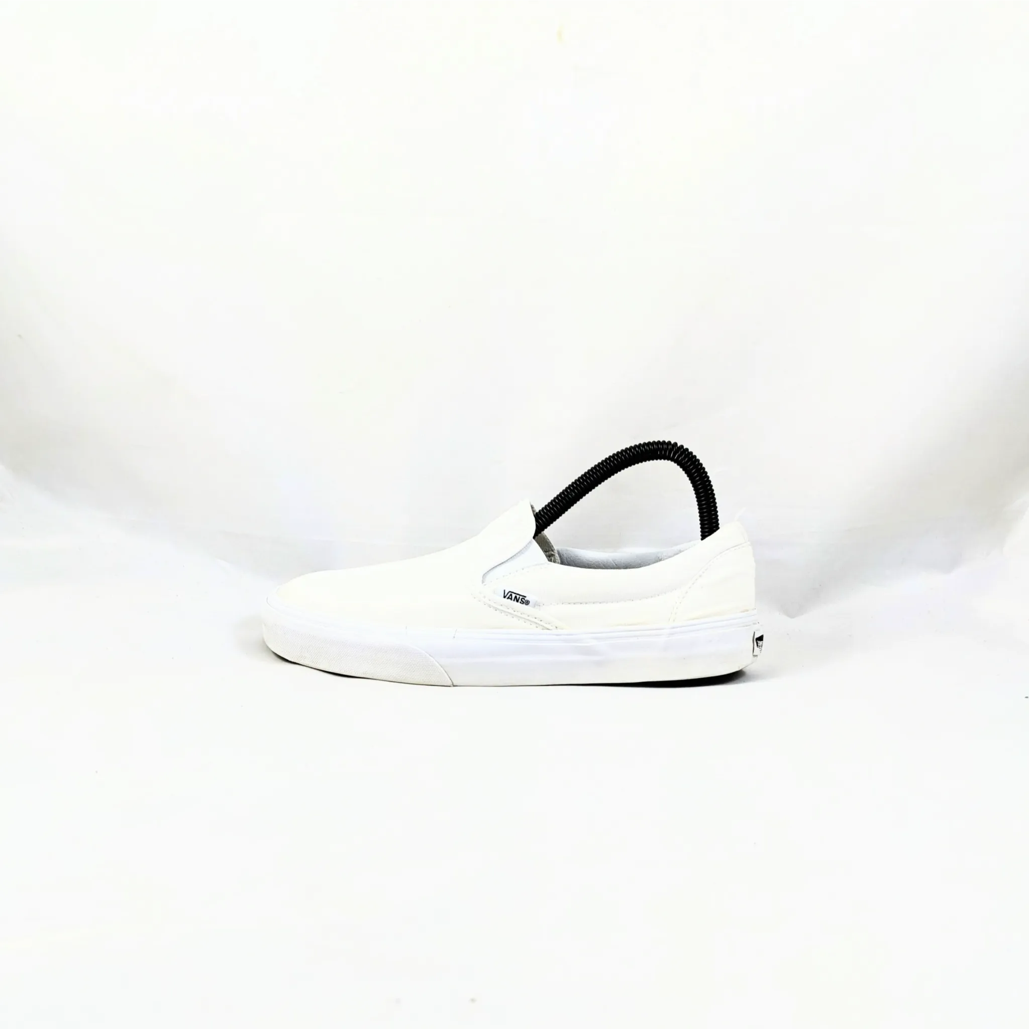 عربات بيضاء SlipOns