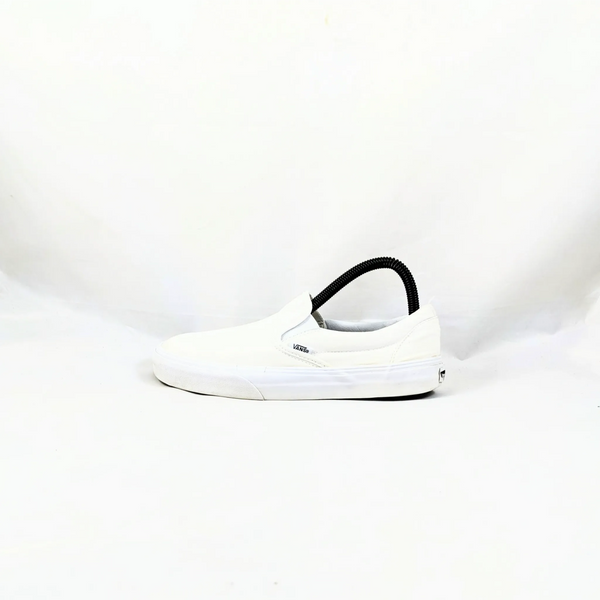 عربات بيضاء SlipOns