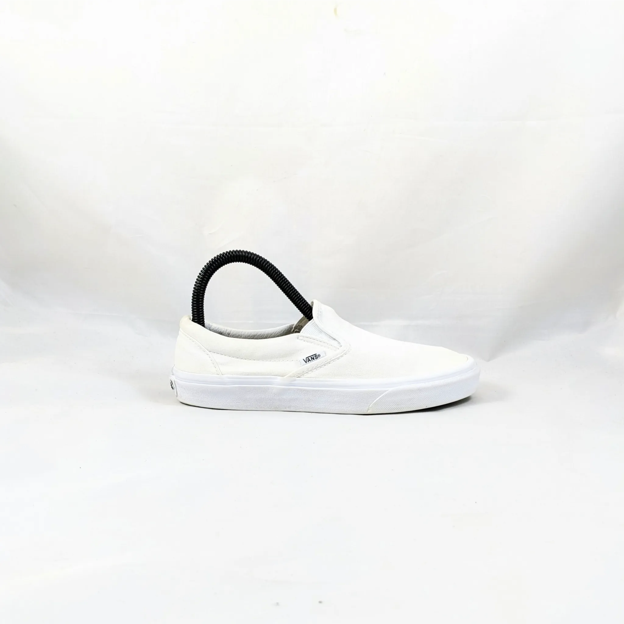 عربات بيضاء SlipOns