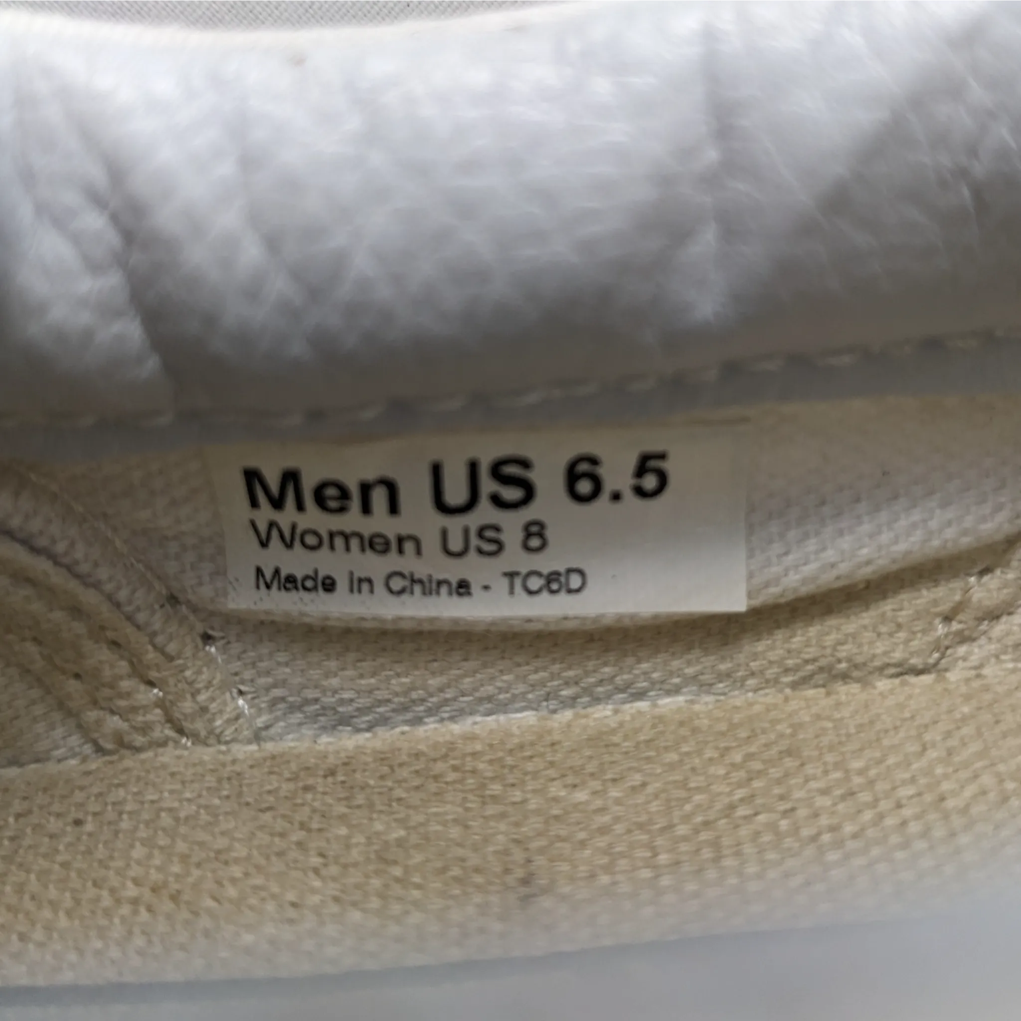 عربات بيضاء SlipOns