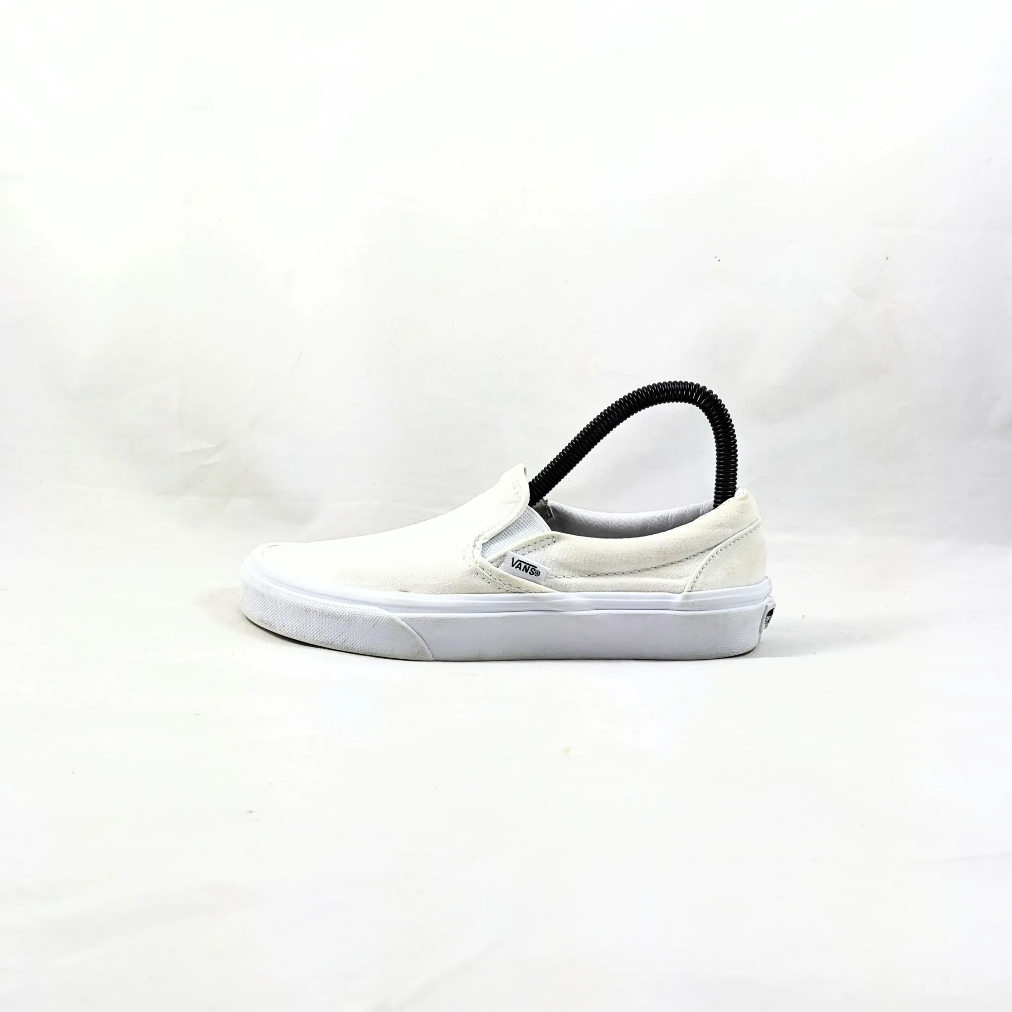عربات بيضاء SlipOns