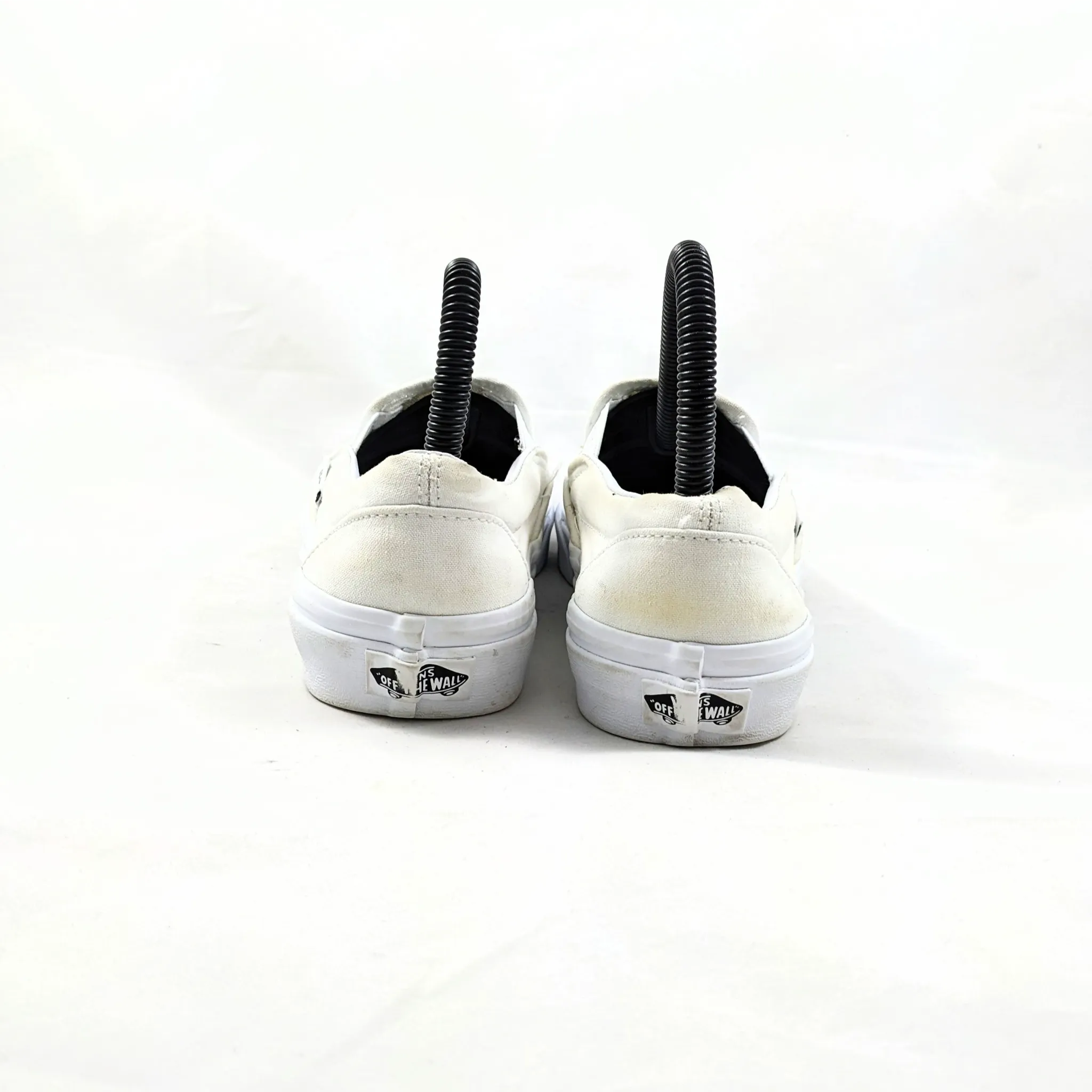 عربات بيضاء SlipOns