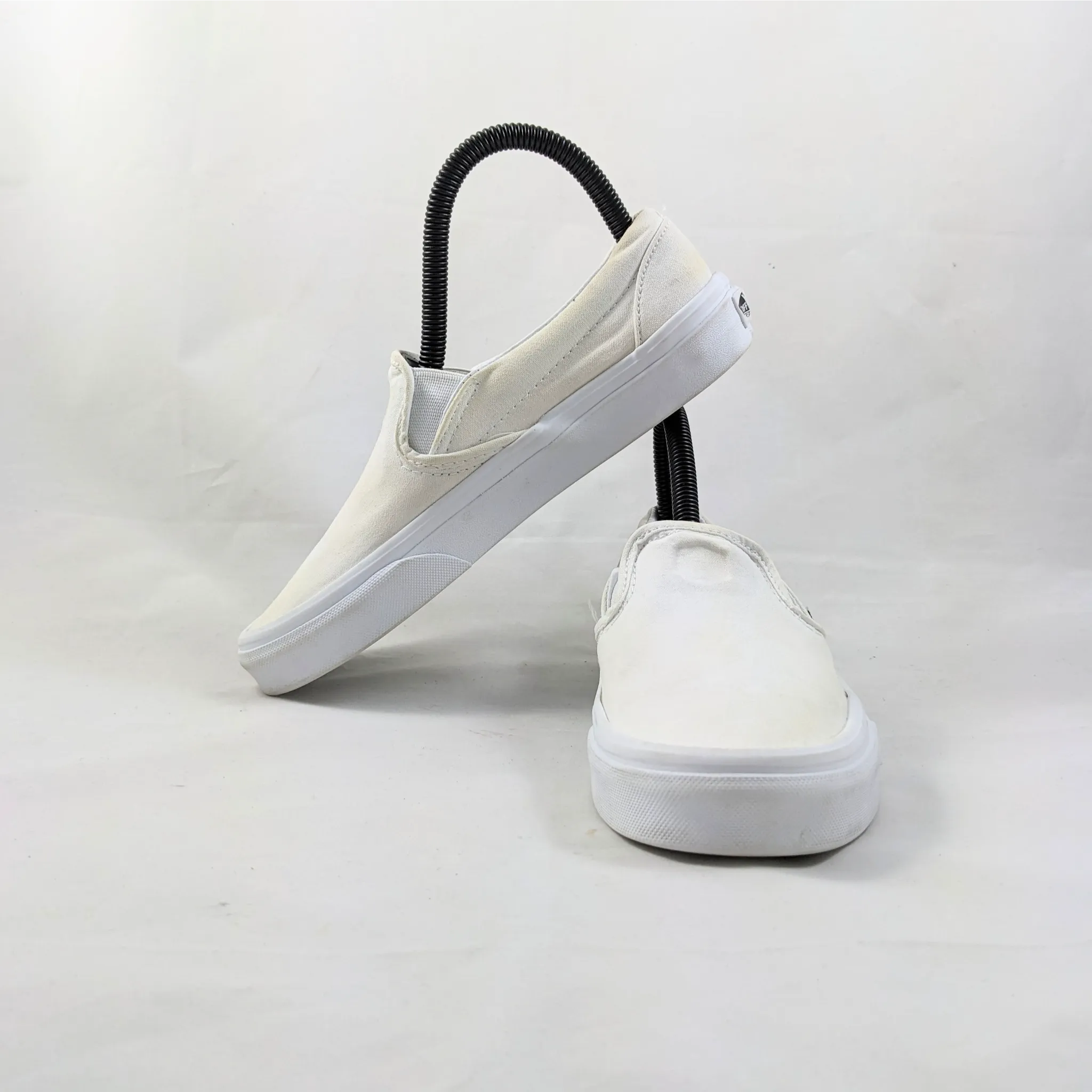 عربات بيضاء SlipOns
