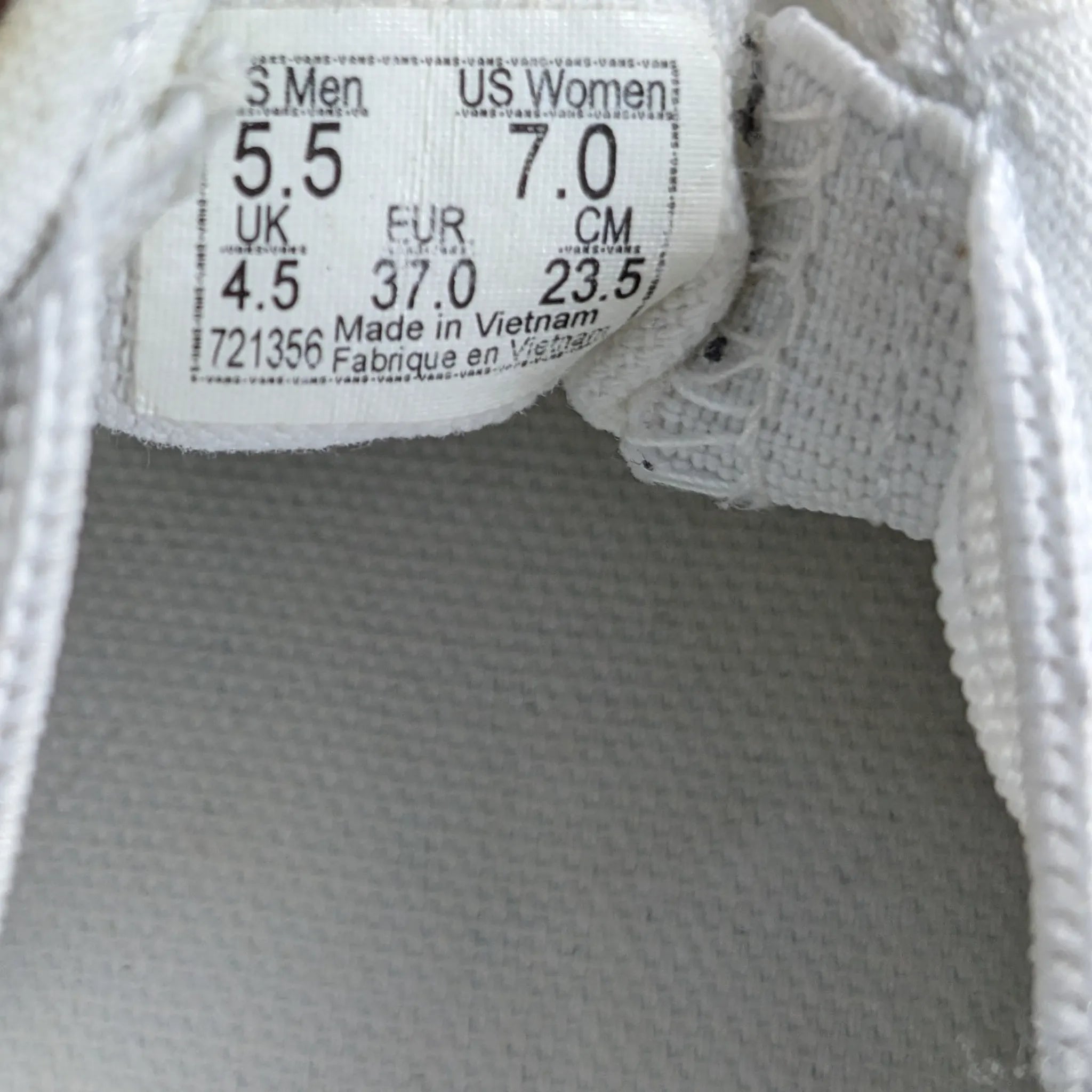 عربات بيضاء SlipOns