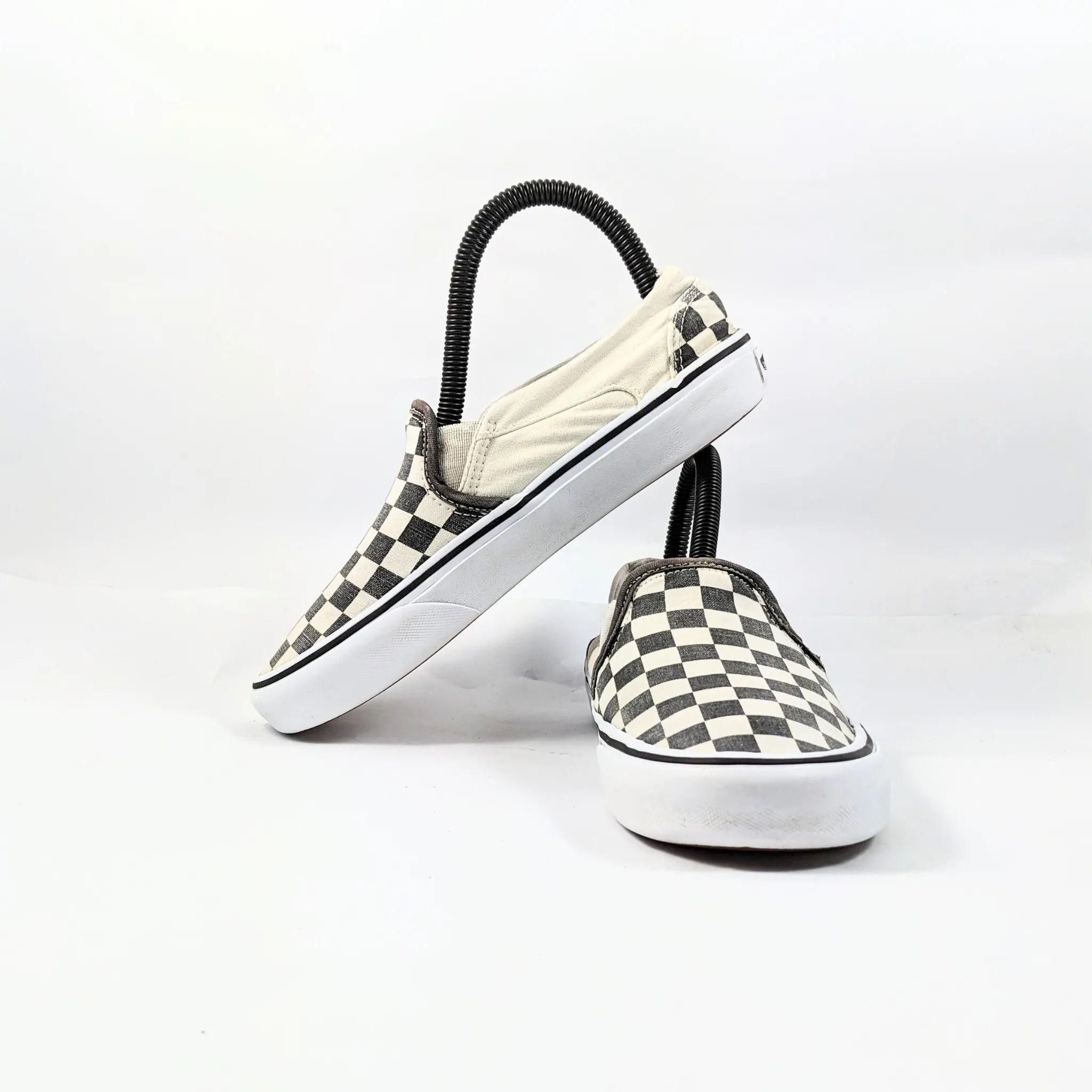 عربات بيضاء SlipOns