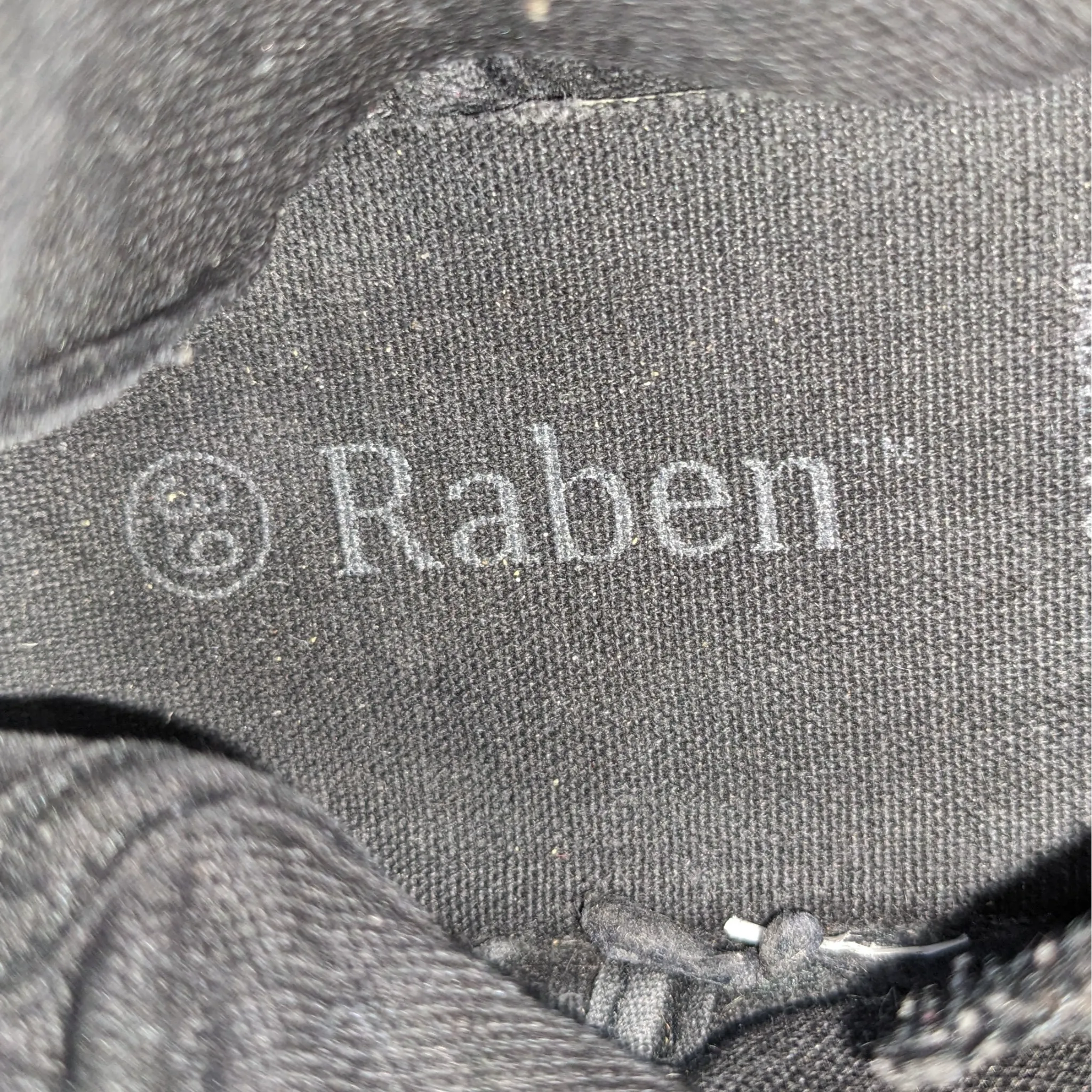 Raben Black Hightops