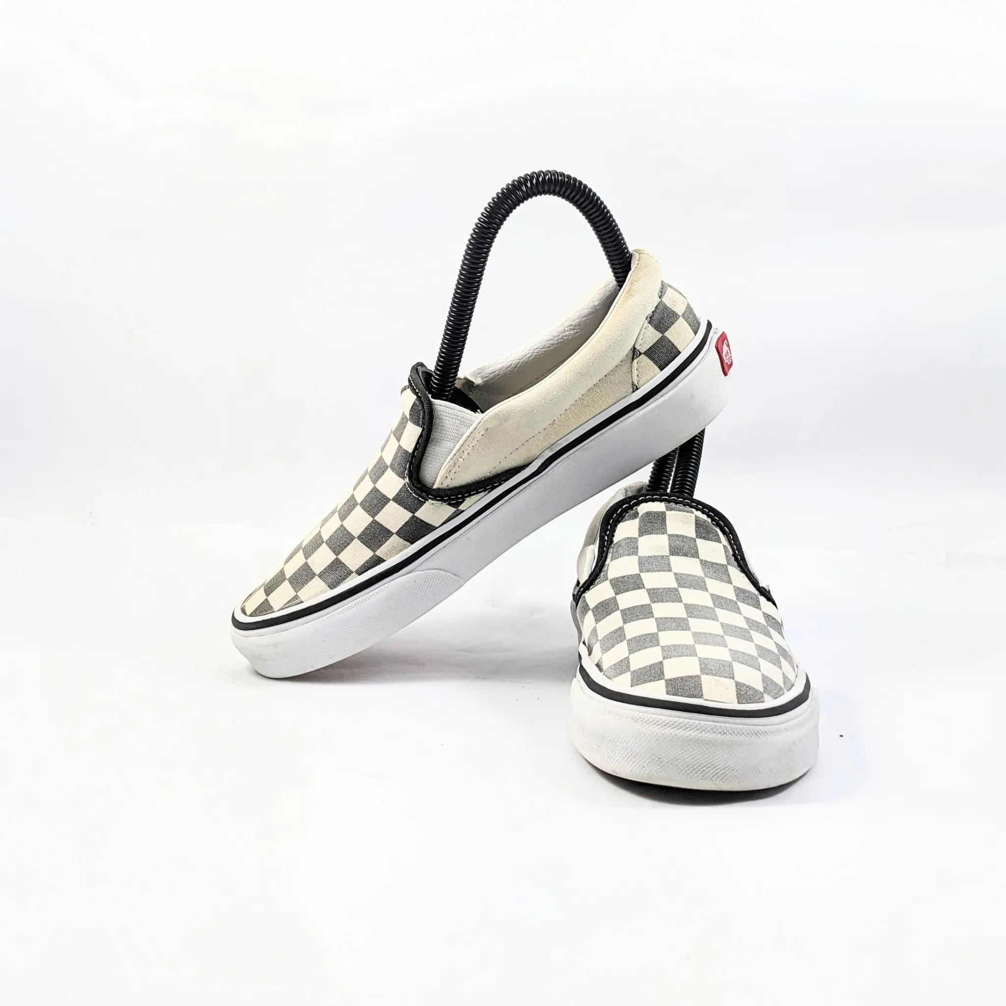 عربات بيضاء SlipOns