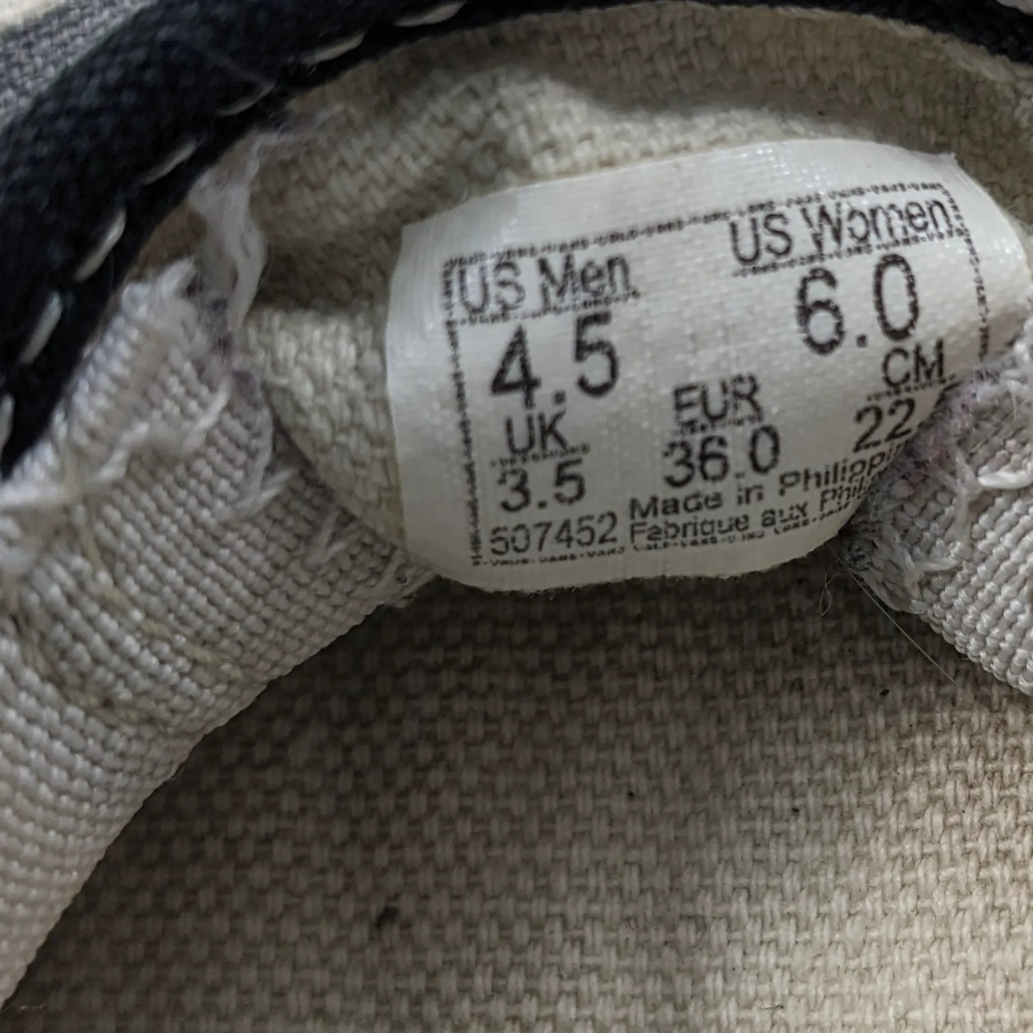عربات بيضاء SlipOns