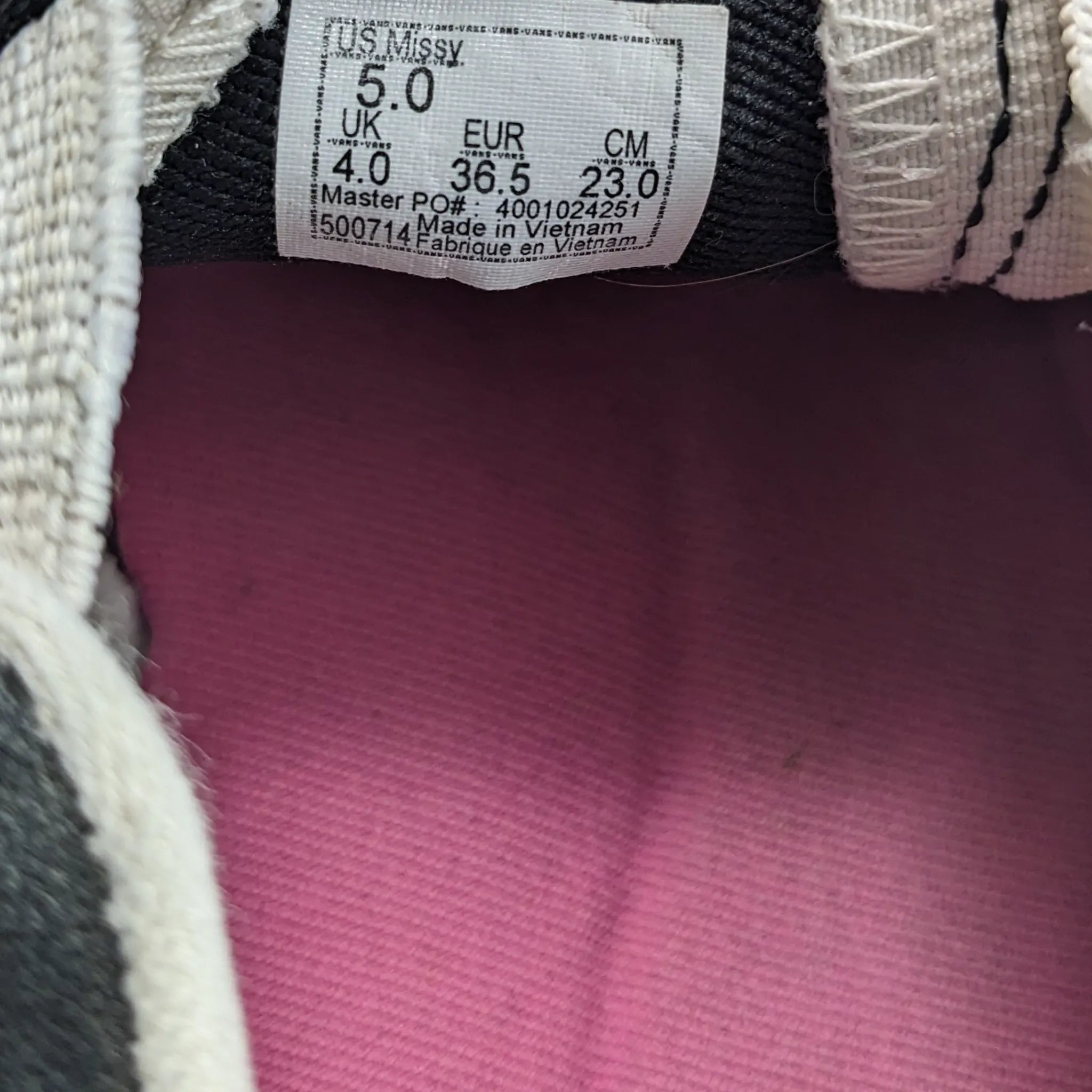 عربات بيضاء SlipOns