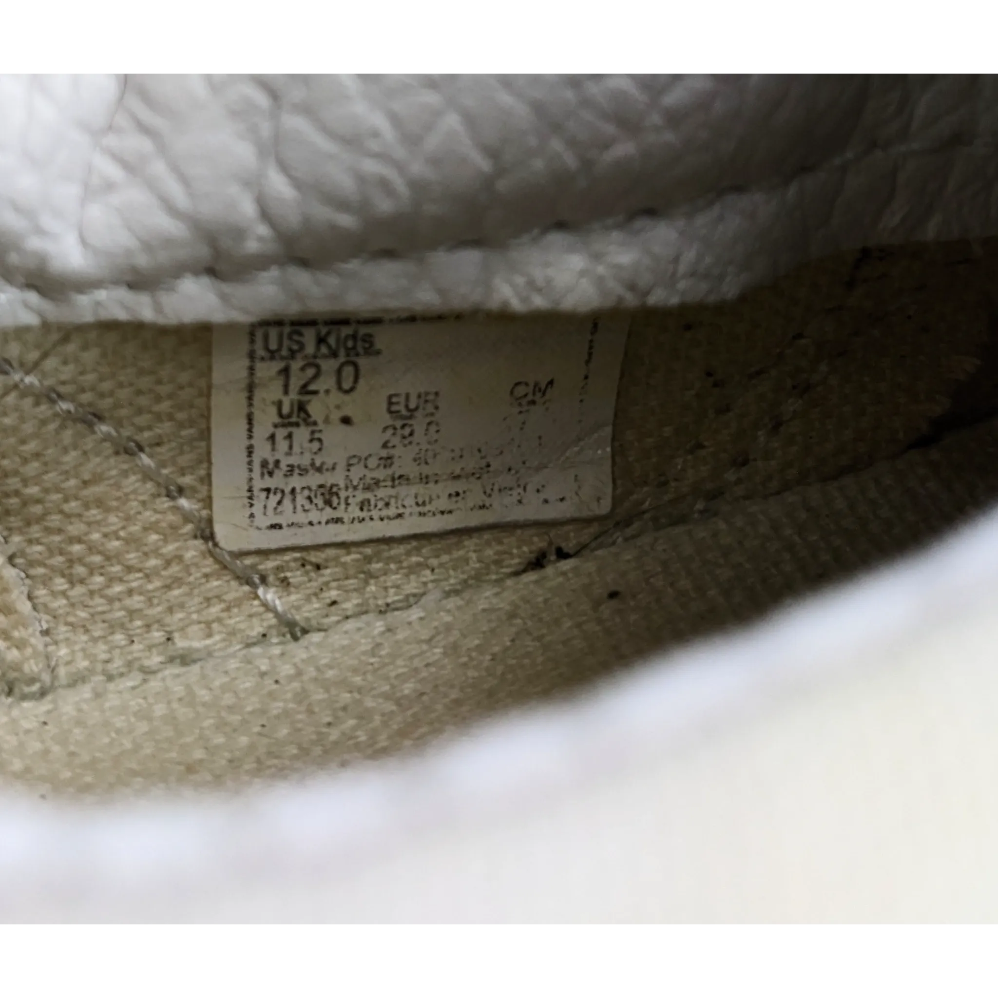 عربات بيضاء SlipOns