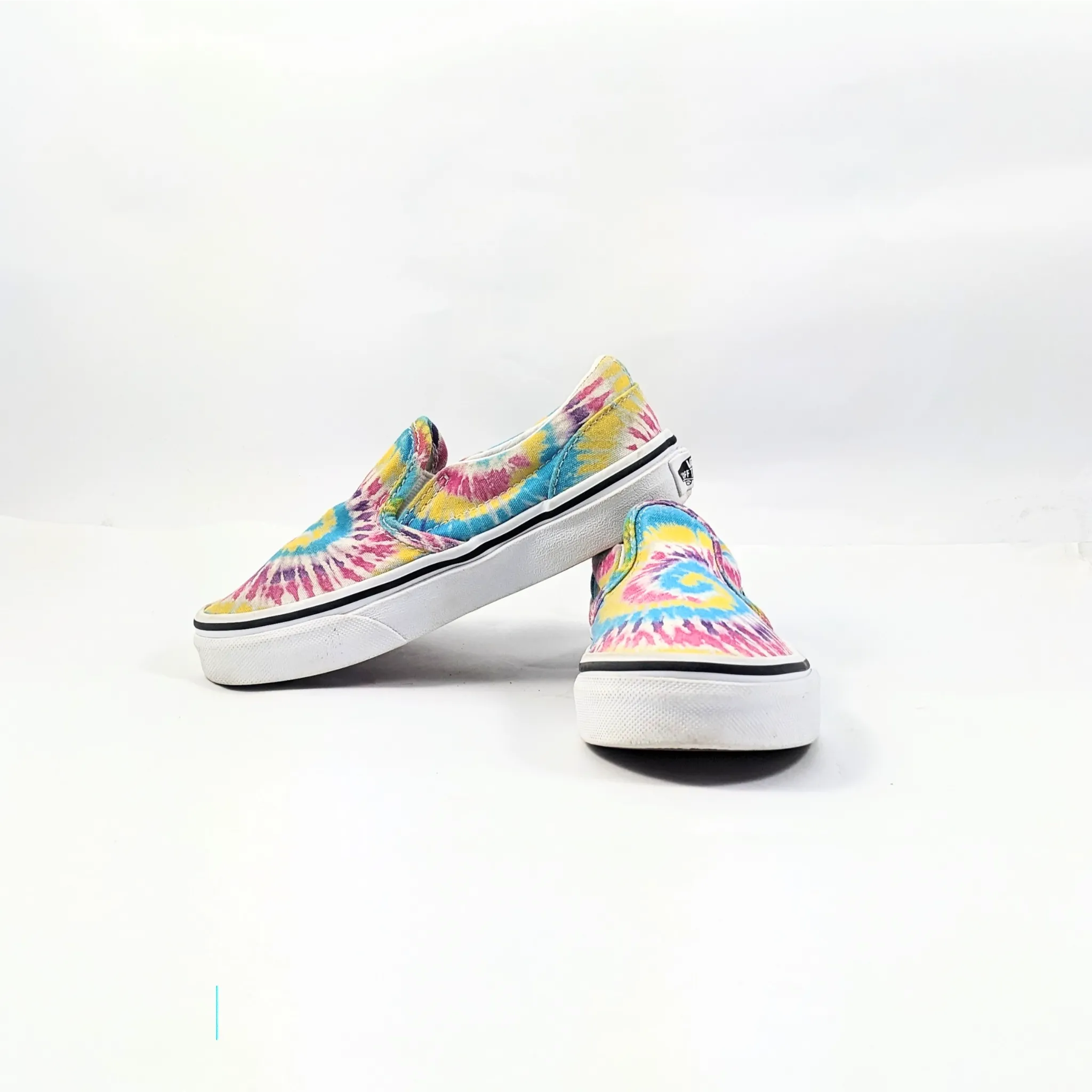 عربات بيضاء SlipOns