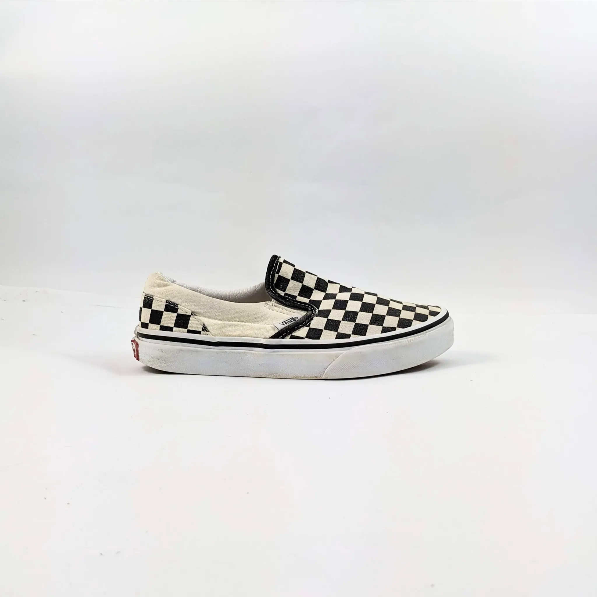 عربات بيضاء SlipOns