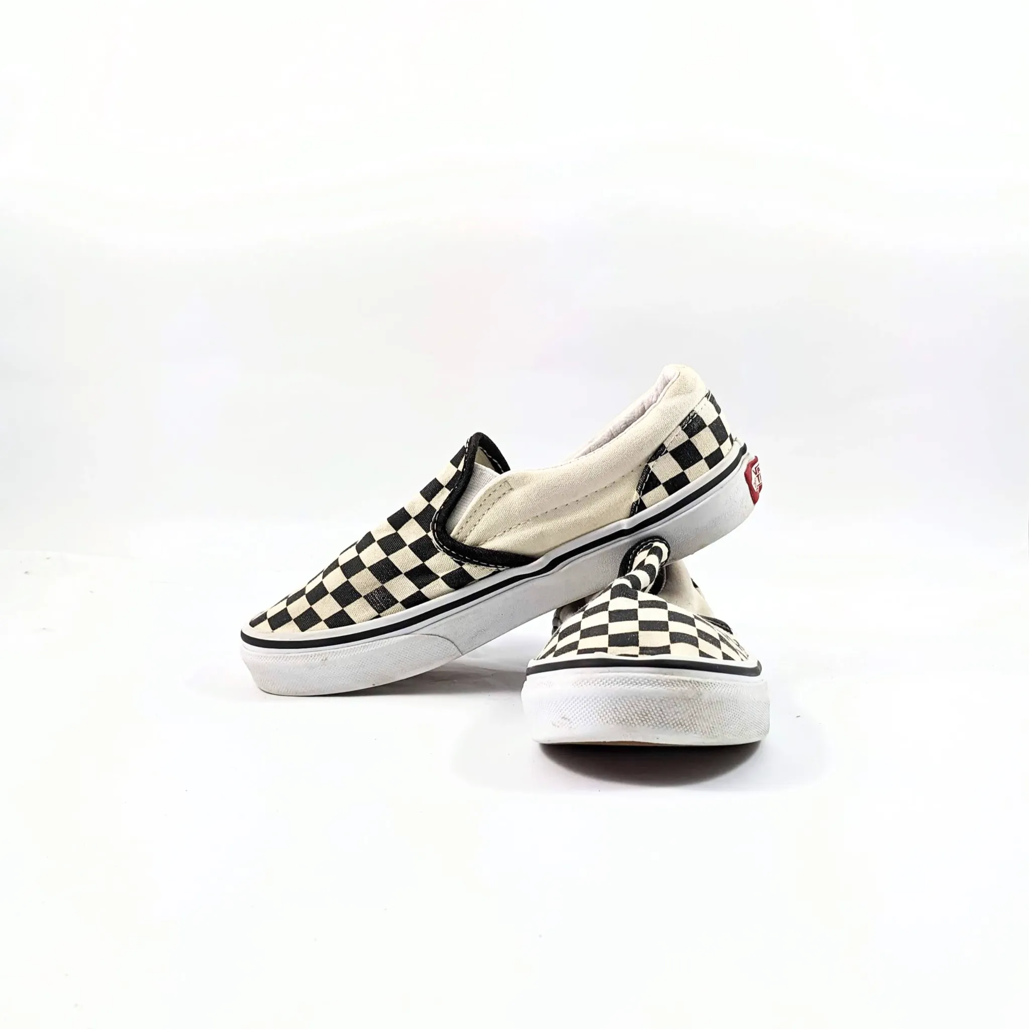 عربات بيضاء SlipOns