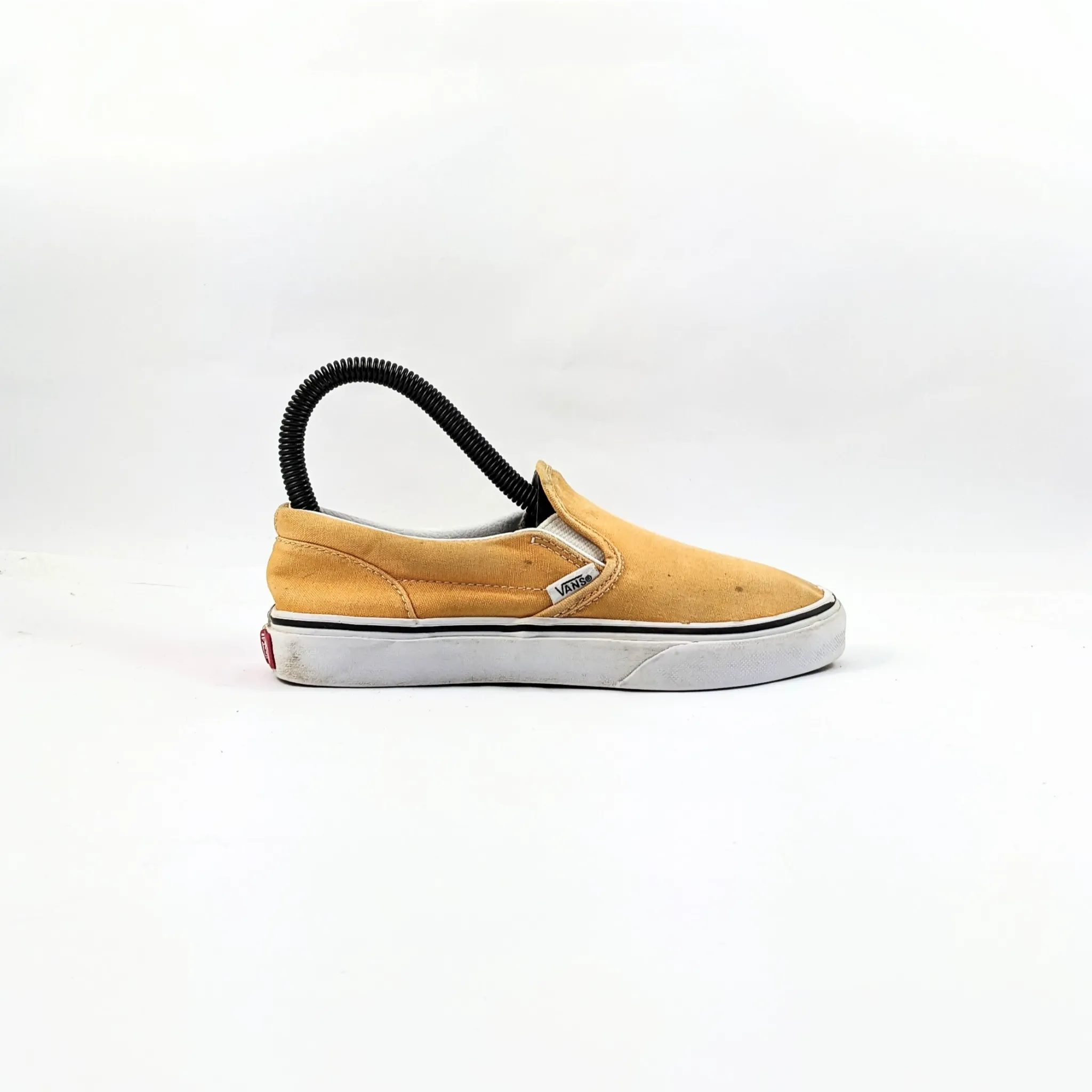 عربات SlipOns الصفراء