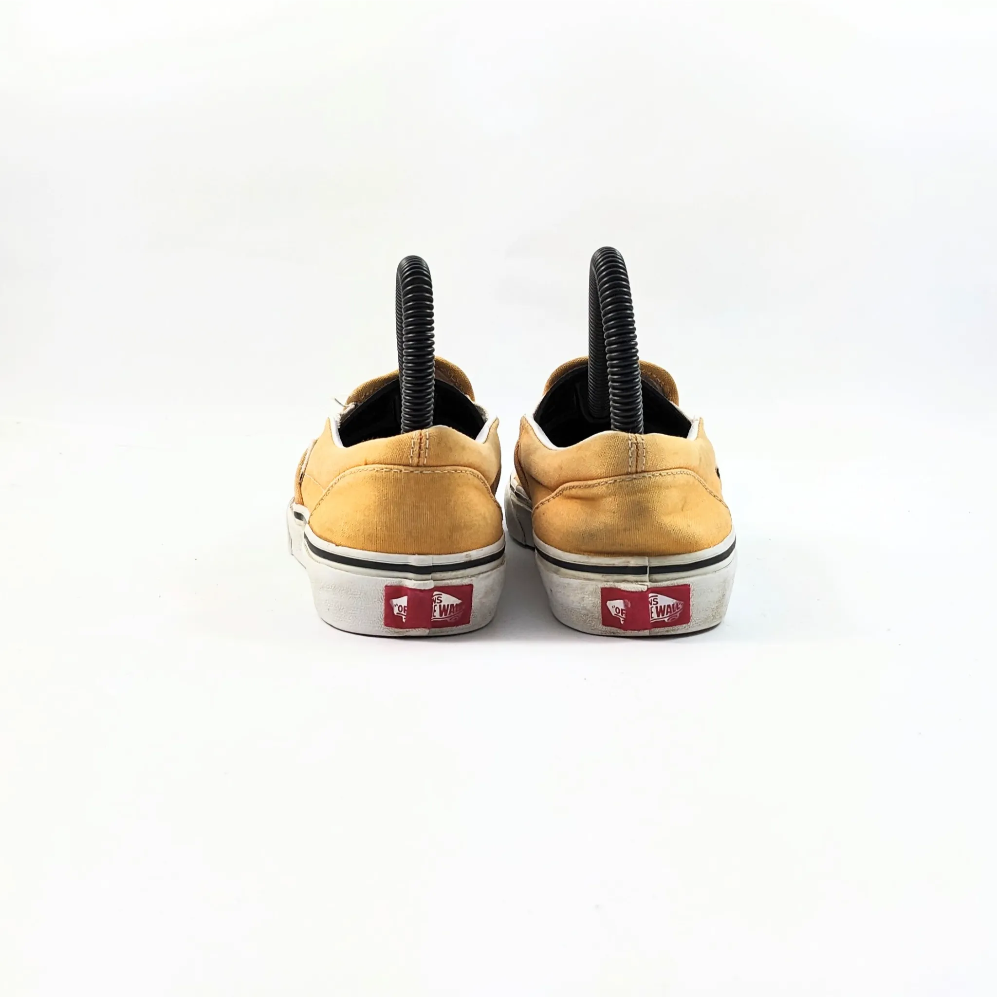 عربات SlipOns الصفراء