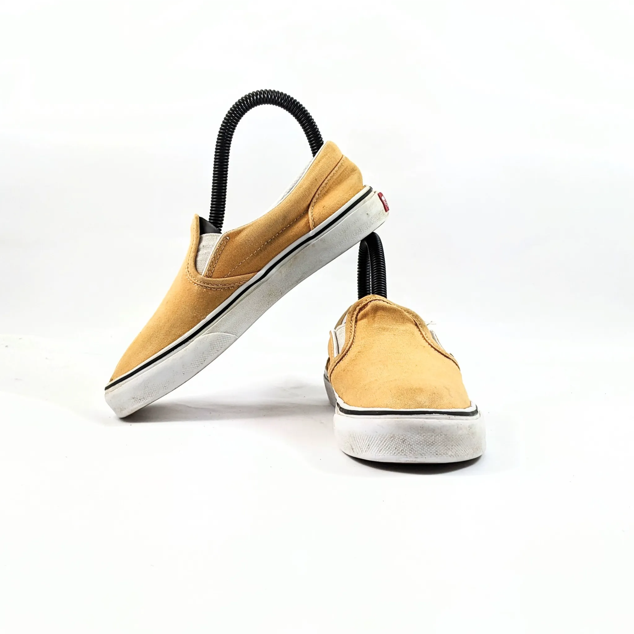 عربات SlipOns الصفراء