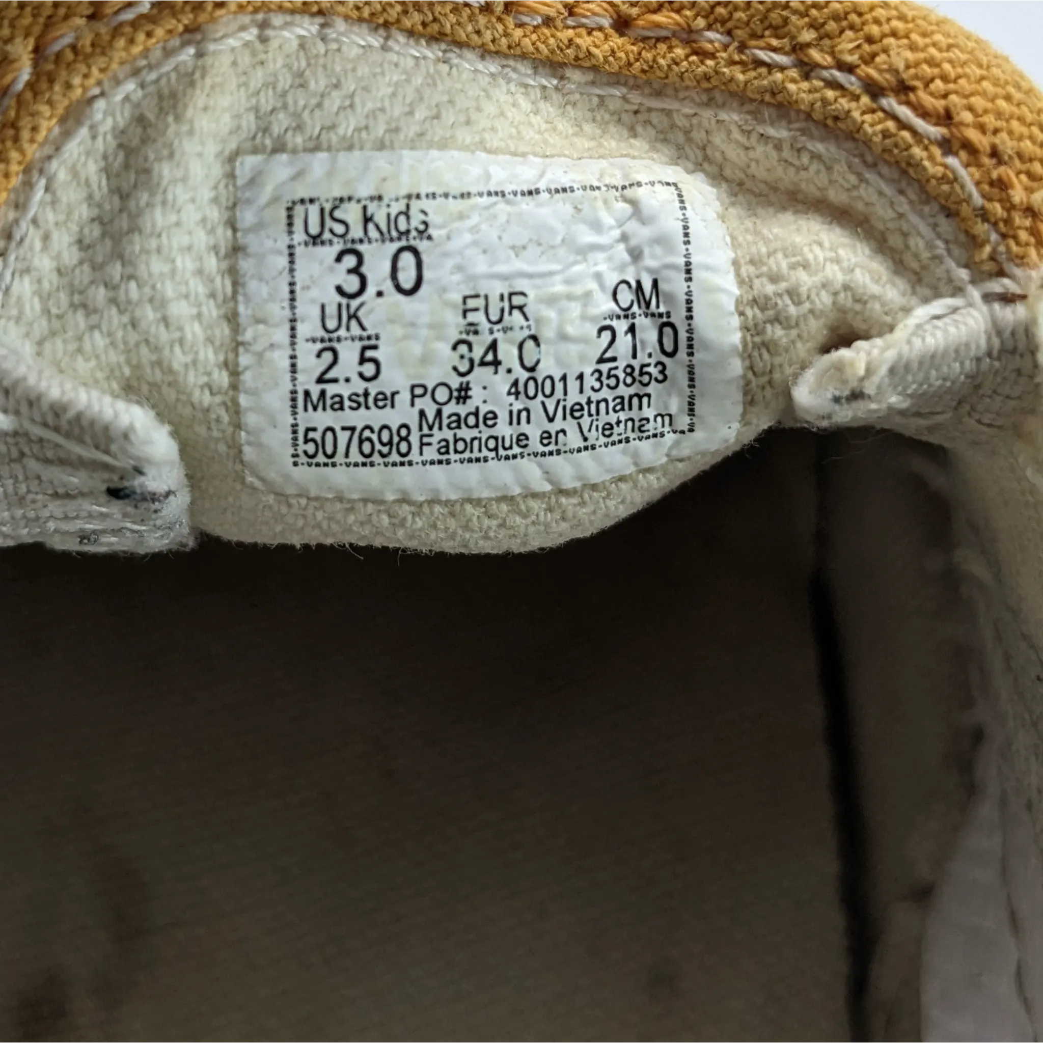 عربات SlipOns الصفراء