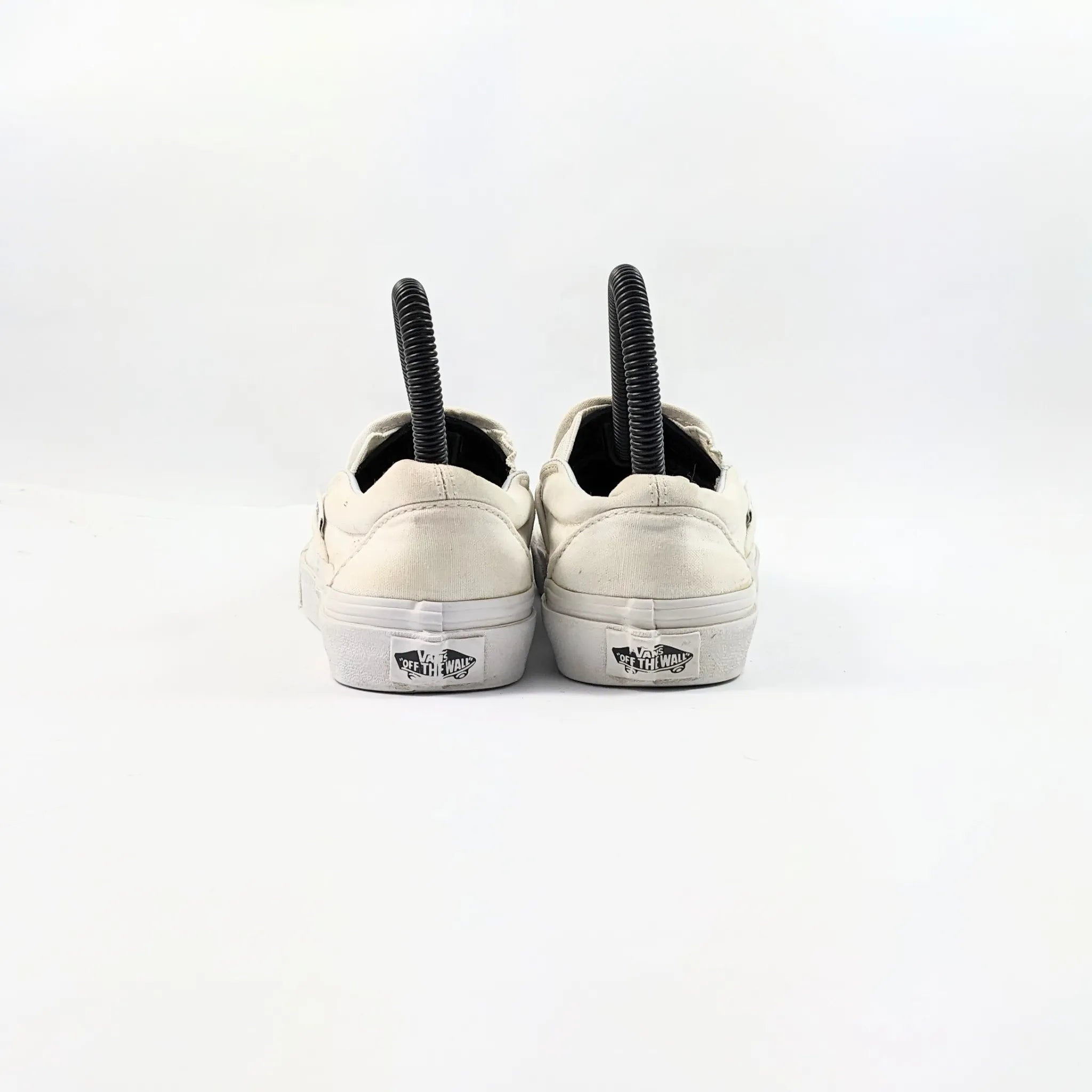 عربات بيضاء SlipOns