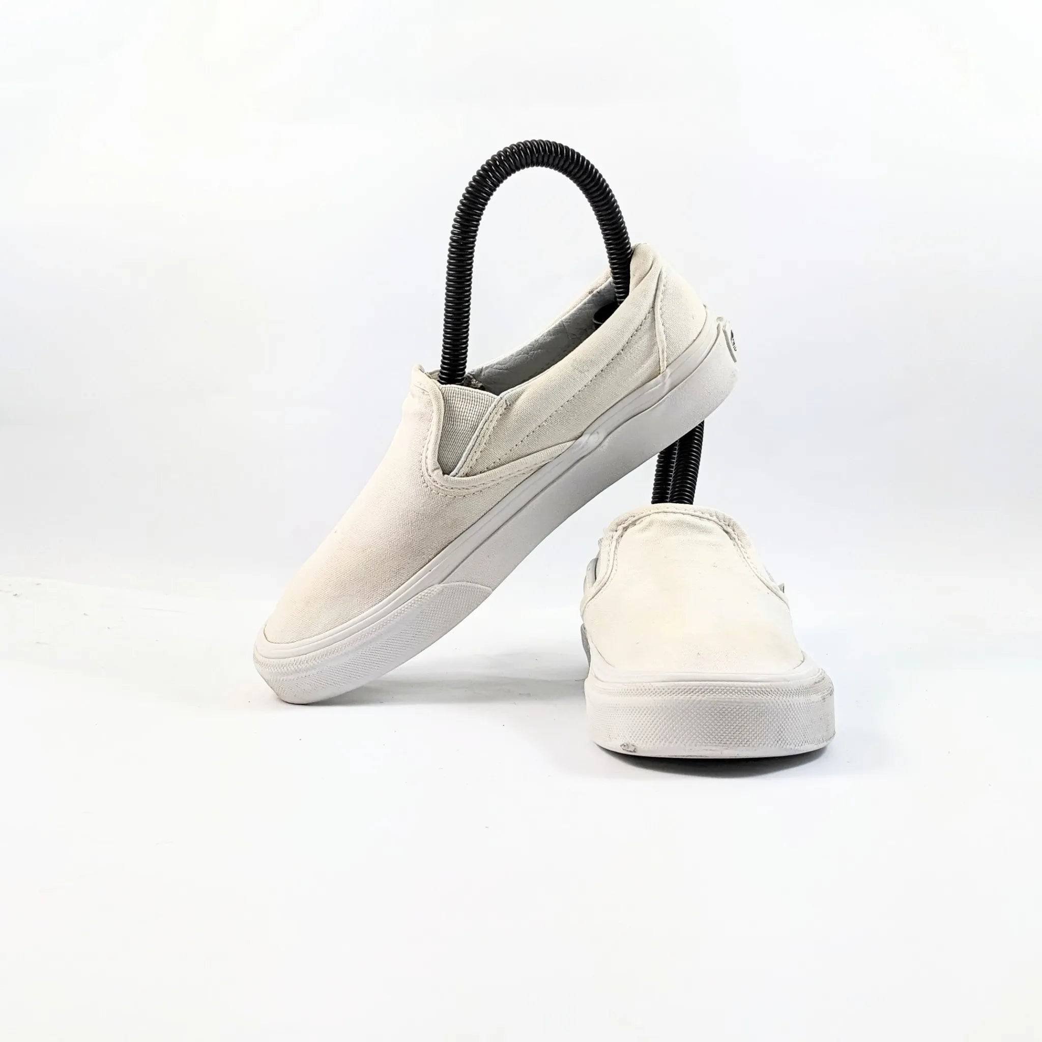 عربات بيضاء SlipOns