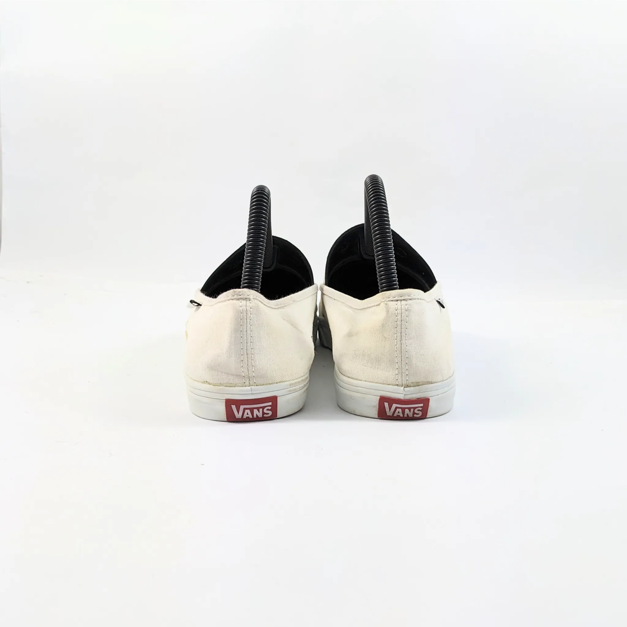 عربات بيضاء SlipOns