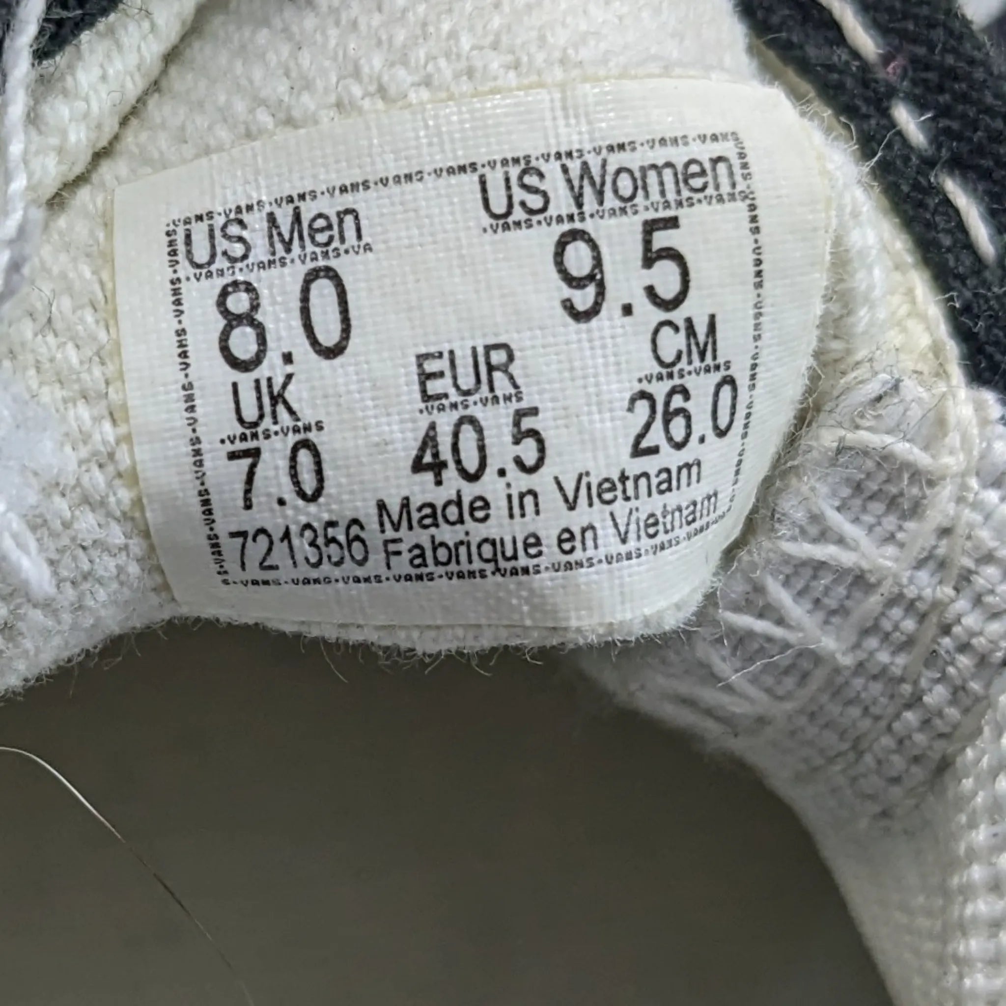 عربات بيضاء SlipOns