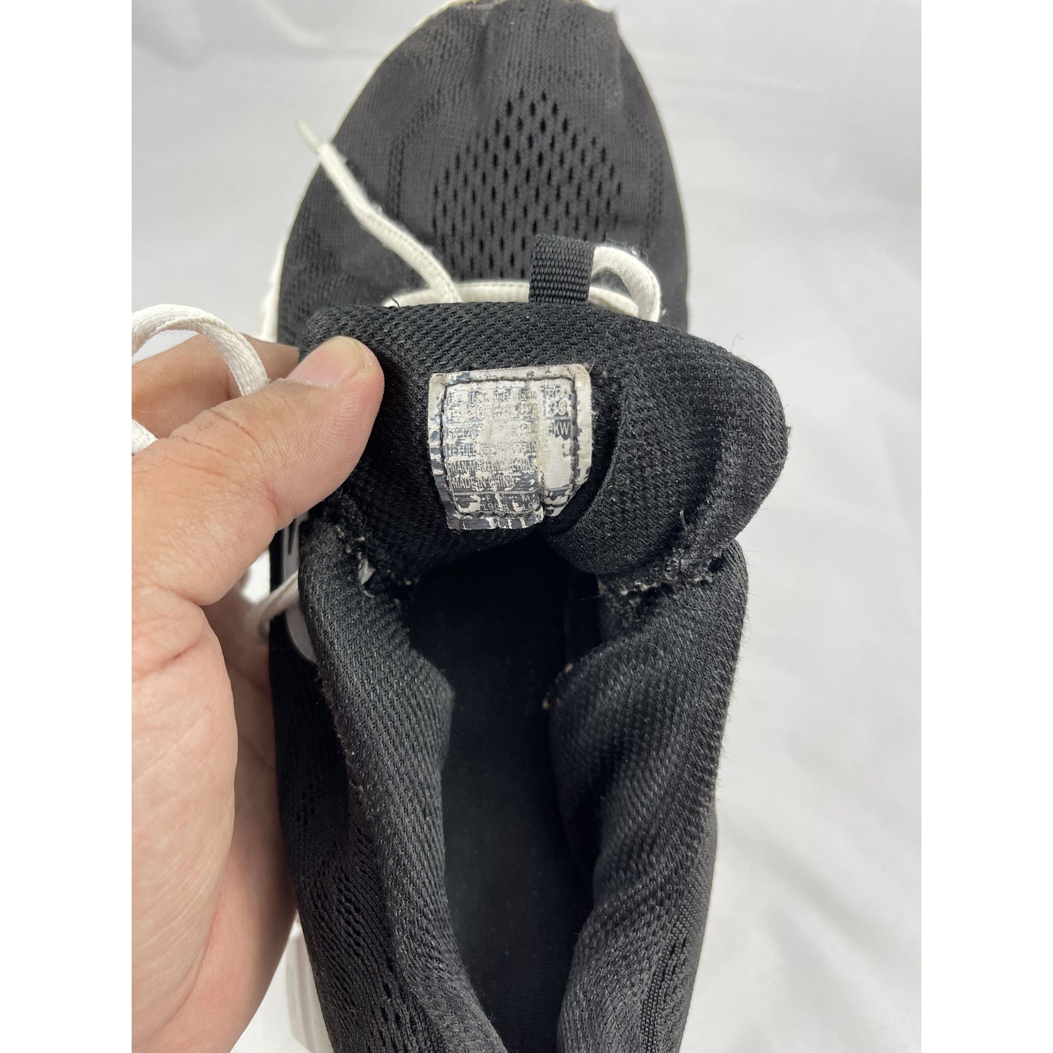 Black Skechers Sneakers