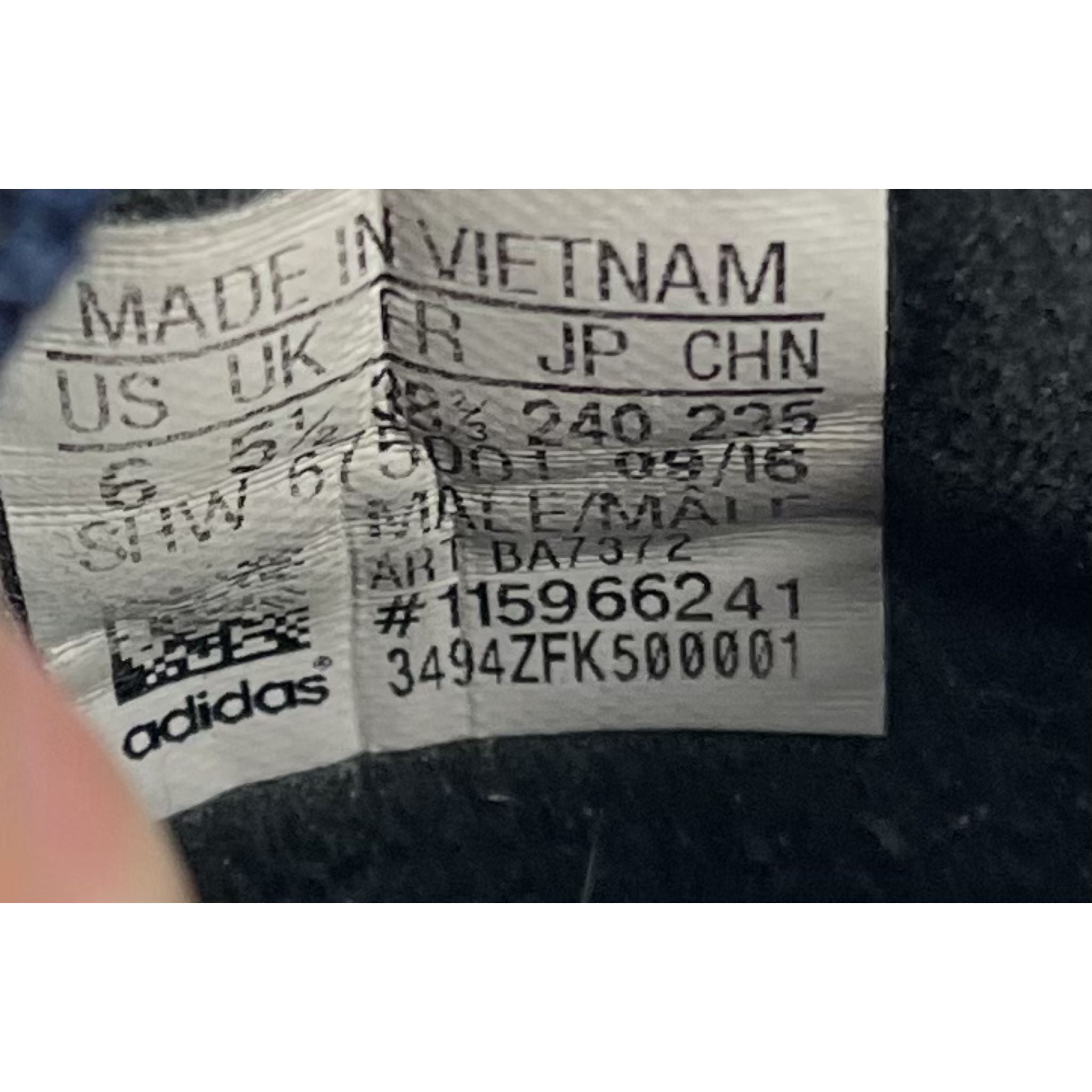 Zakheerah Preloved shoes for sale - Vans, Converse, Nike and more at affordable prices %100 Original Authentic