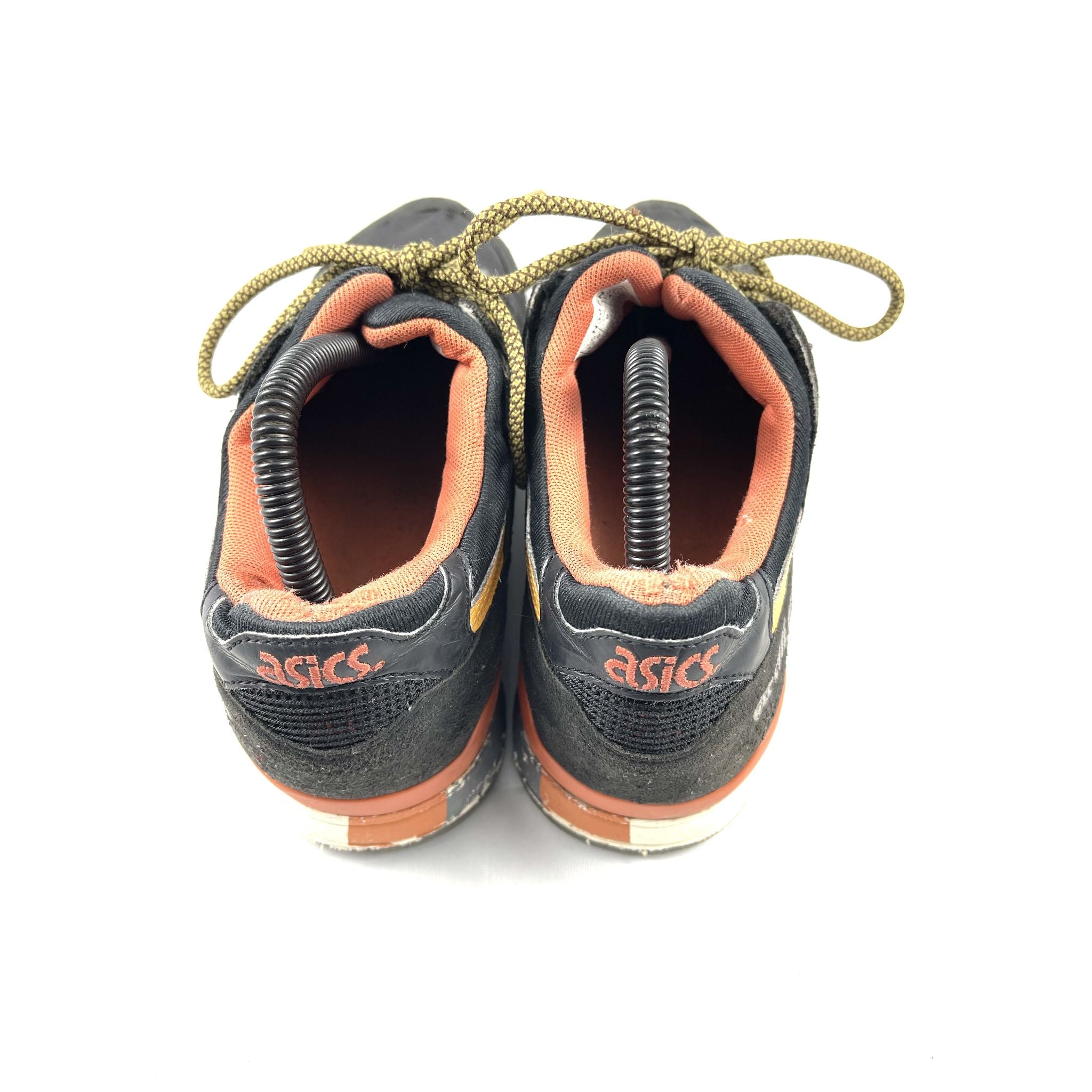 Zakheerah Preloved shoes for sale - Vans, Converse, Nike and more at affordable prices %100 Original Authentic