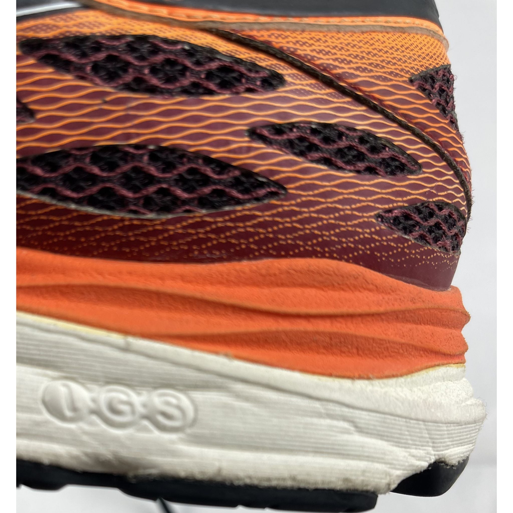 أحذية ASICS البرتقالية ممتازة