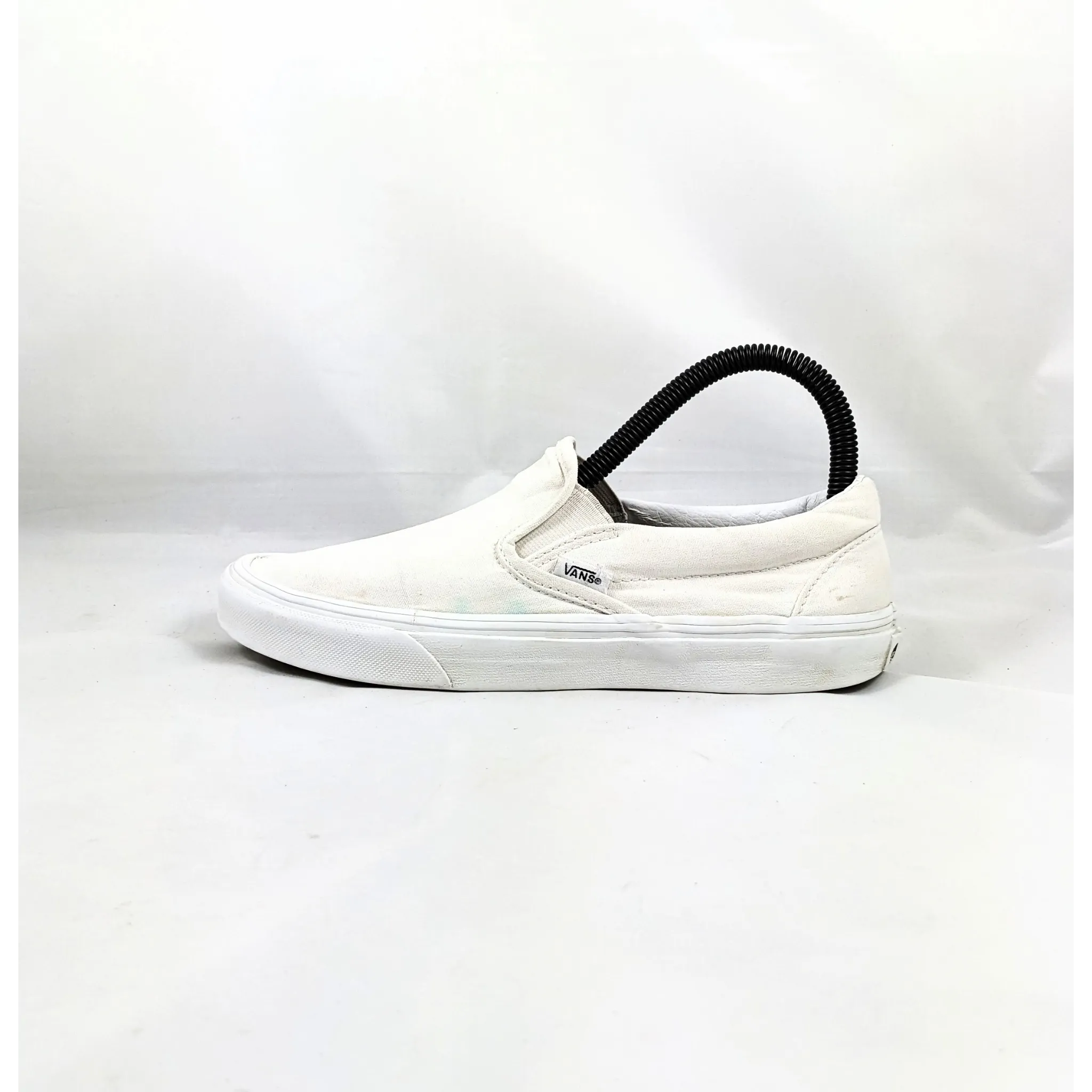 عربات بيضاء SlipOns